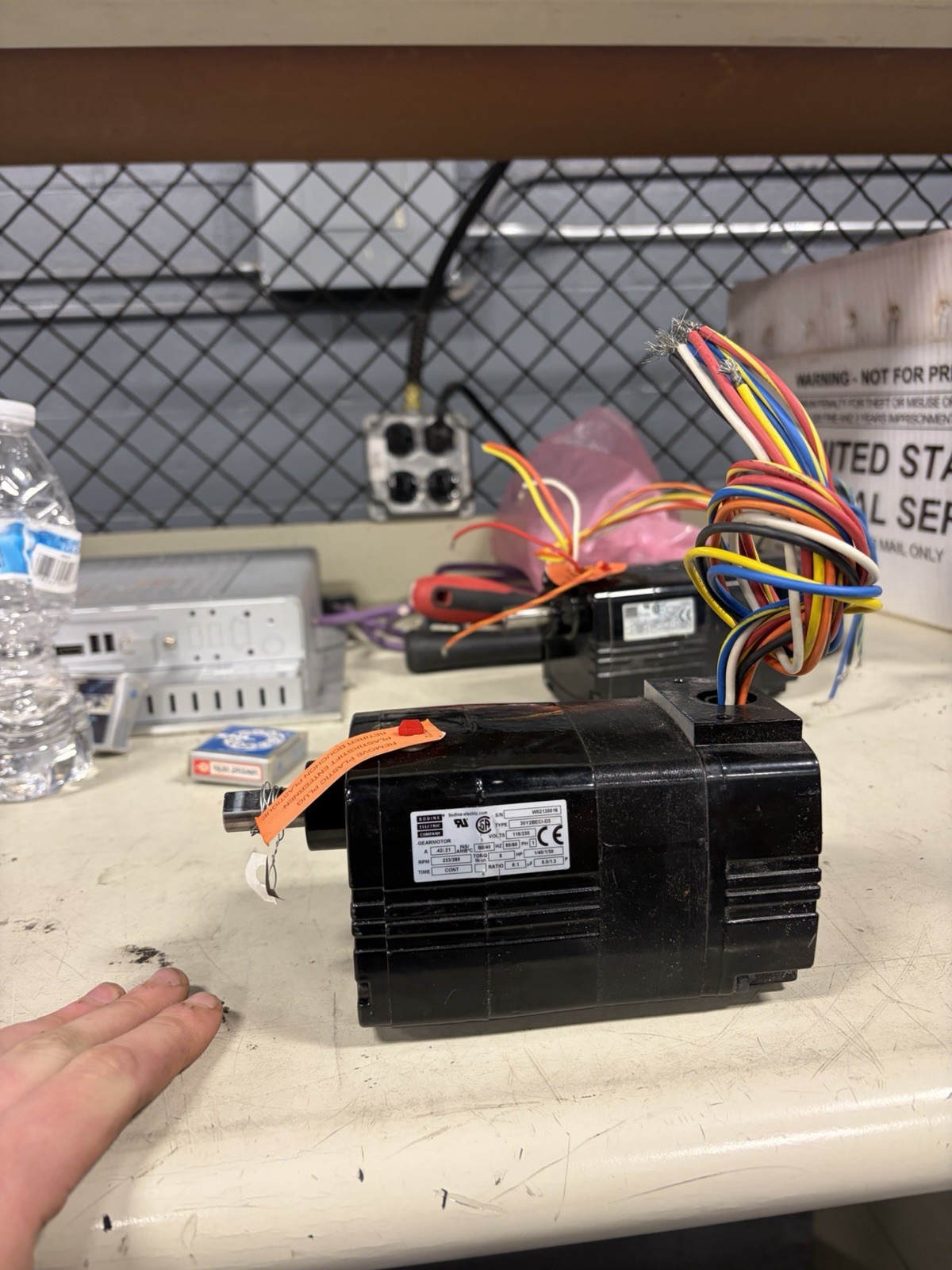NEW NO BOX Bodine Electric Gearmotor Type 30Y2BECI-D3 - 1PH 6:1Ratio 50/60Hz NEW NO BOX Bodine Electric Gearmotor Type 30Y2BECI-D3 - 1PH 6:1Ratio 50/60Hz