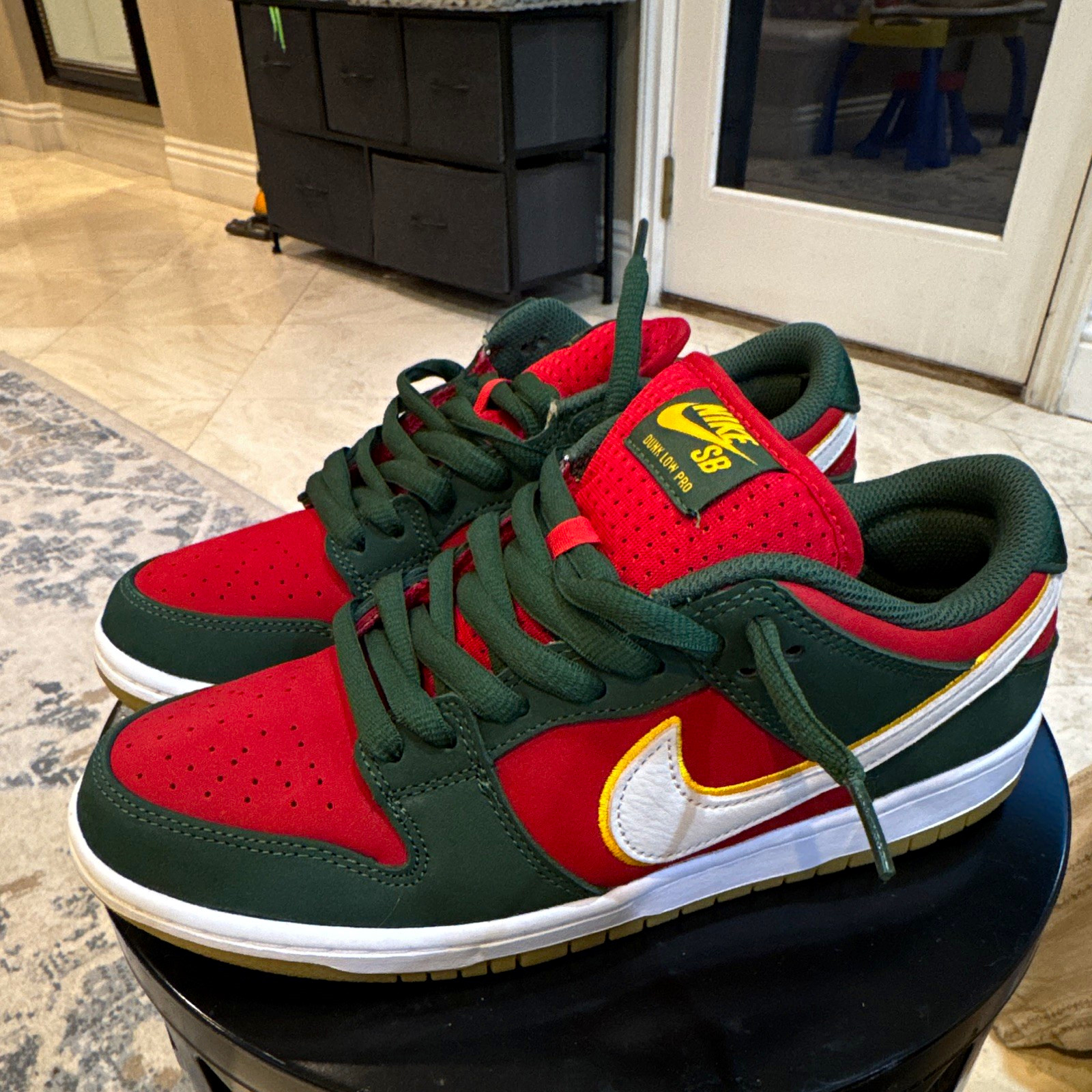 Nike SB Dunk Low Pro Skateboarding Shoes Green/Red/White Skate Shoes Nike SB Dunk Low Pro Skateboarding Shoes Green/Red/White Skate Shoes