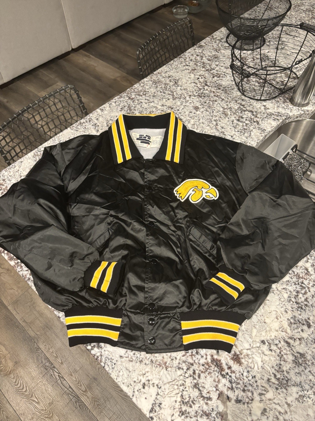 ⭐️⭐️⭐️  Vintage Iowa Hawkeyes Button Down Jacket With Flap Collar, XL ⭐️⭐️⭐️