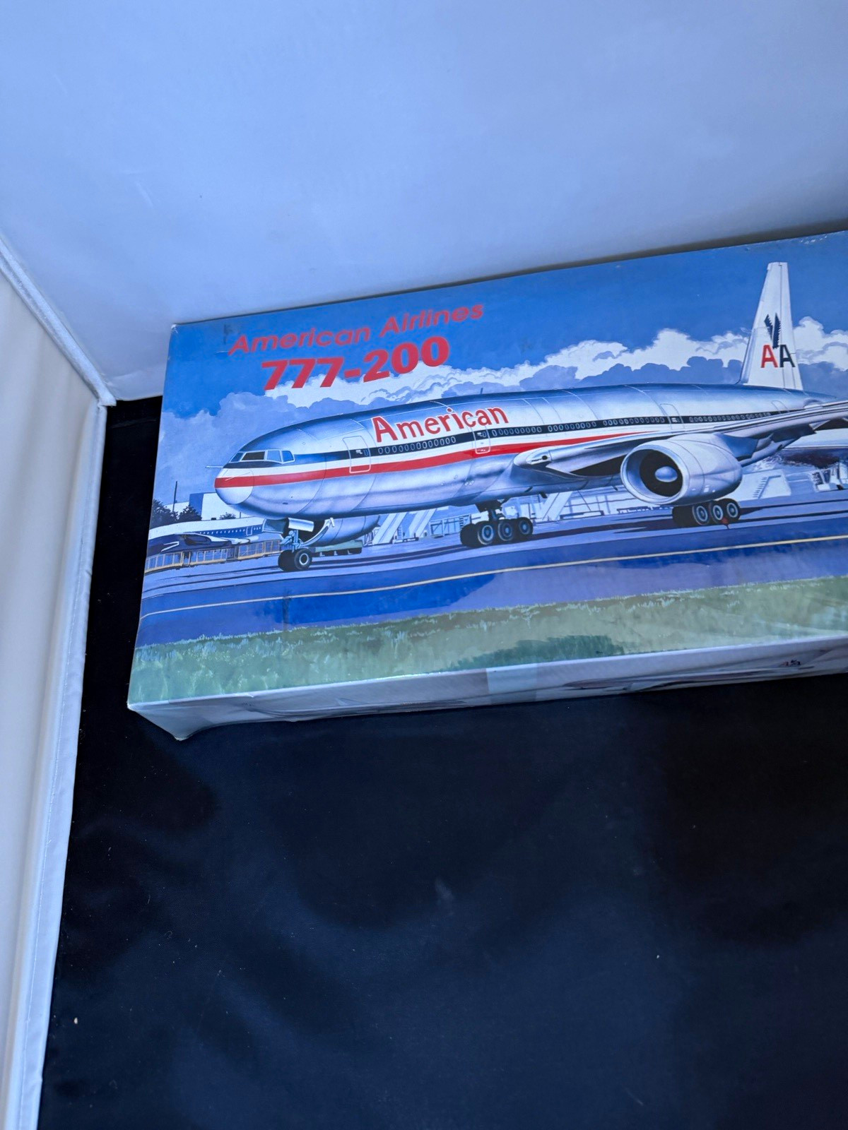 Minicraft Model Kits American Airlines Boeing 777-200 Airplane Model Kit