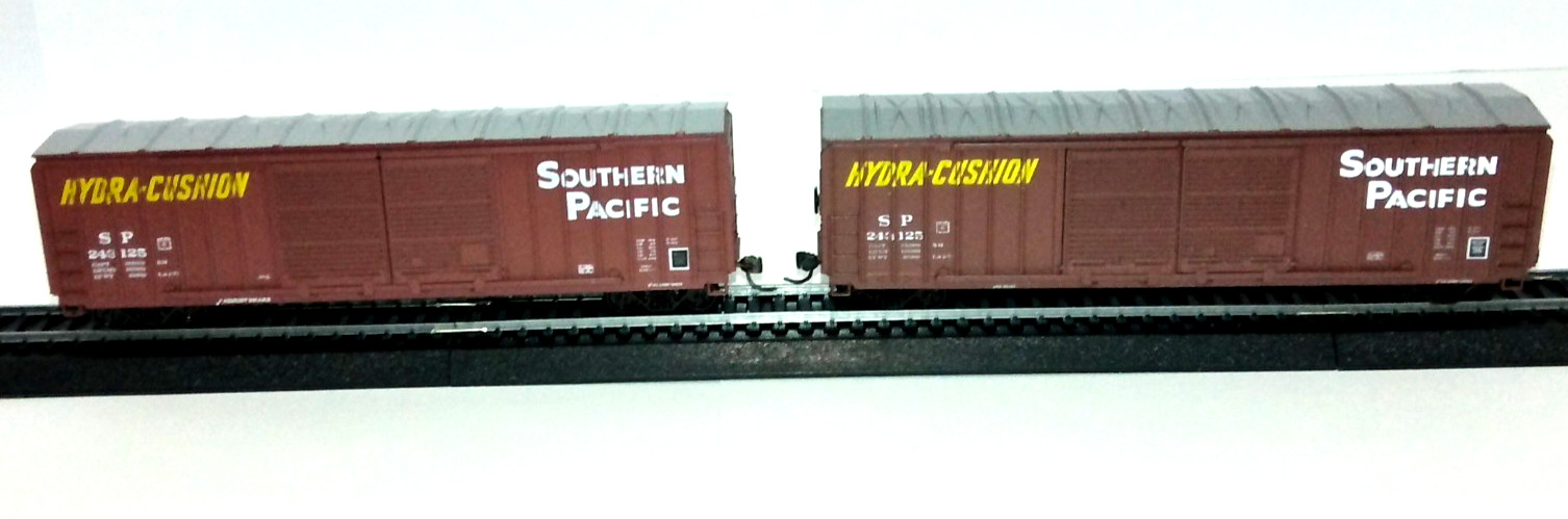 NEW  Athearn HO Scale Southern Pacific 50\' Dbl Door Box Car (2-5074-KD Couplers)