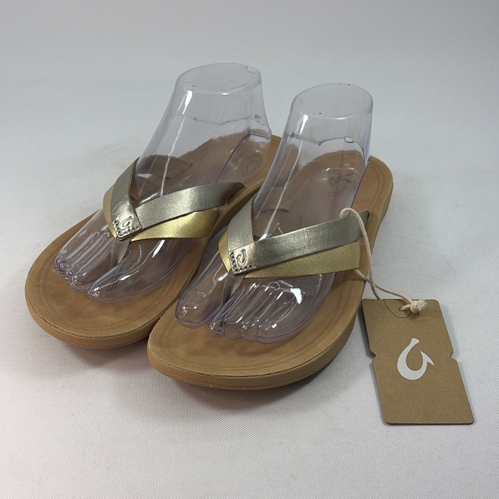New OluKai KaeKae Sandals Women\'s 9 Tan Silver Gold Thong Flip Flop Slide Shoes New OluKai KaeKae Sandals Women\'s 9 Tan Silver Gold Thong Flip Flop Slide Shoes
