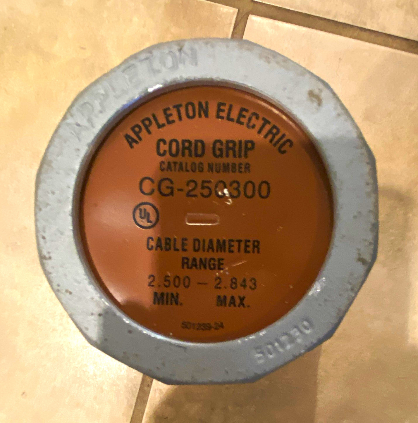 Appleton Electric Cord Grip CG-250300 Threaded Metal Gray 500MCM 2.500–2.843 (3) Appleton Electric Cord Grip CG-250300 Threaded Metal Gray 500MCM 2.500–2.843 (3)