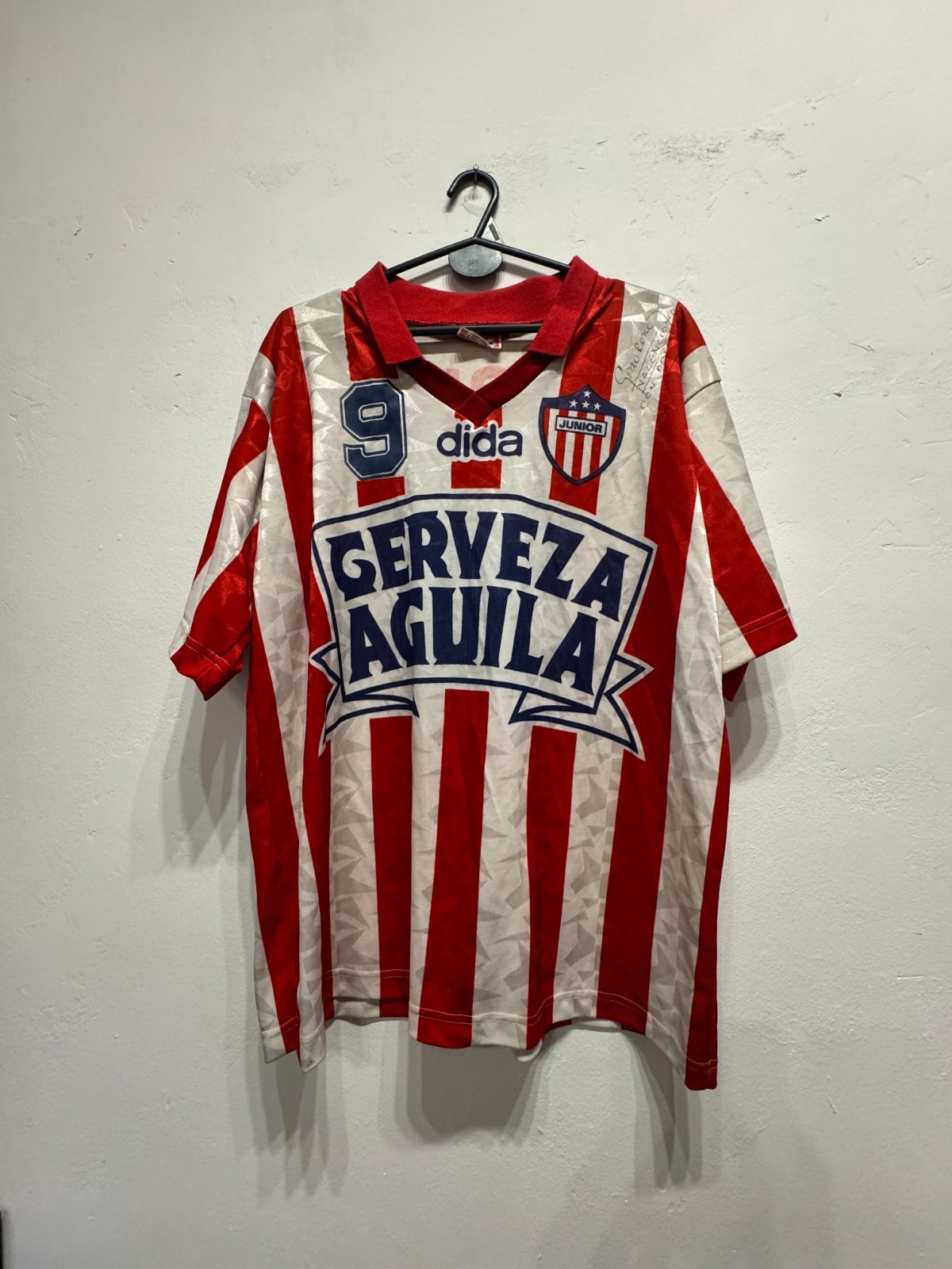 jersey Junior de Barranquilla 1995 #9 Matchworn Valenciano Talle L (59 x 72 cm) jersey Junior de Barranquilla 1995 #9 Matchworn Valenciano Talle L (59 x 72 cm)