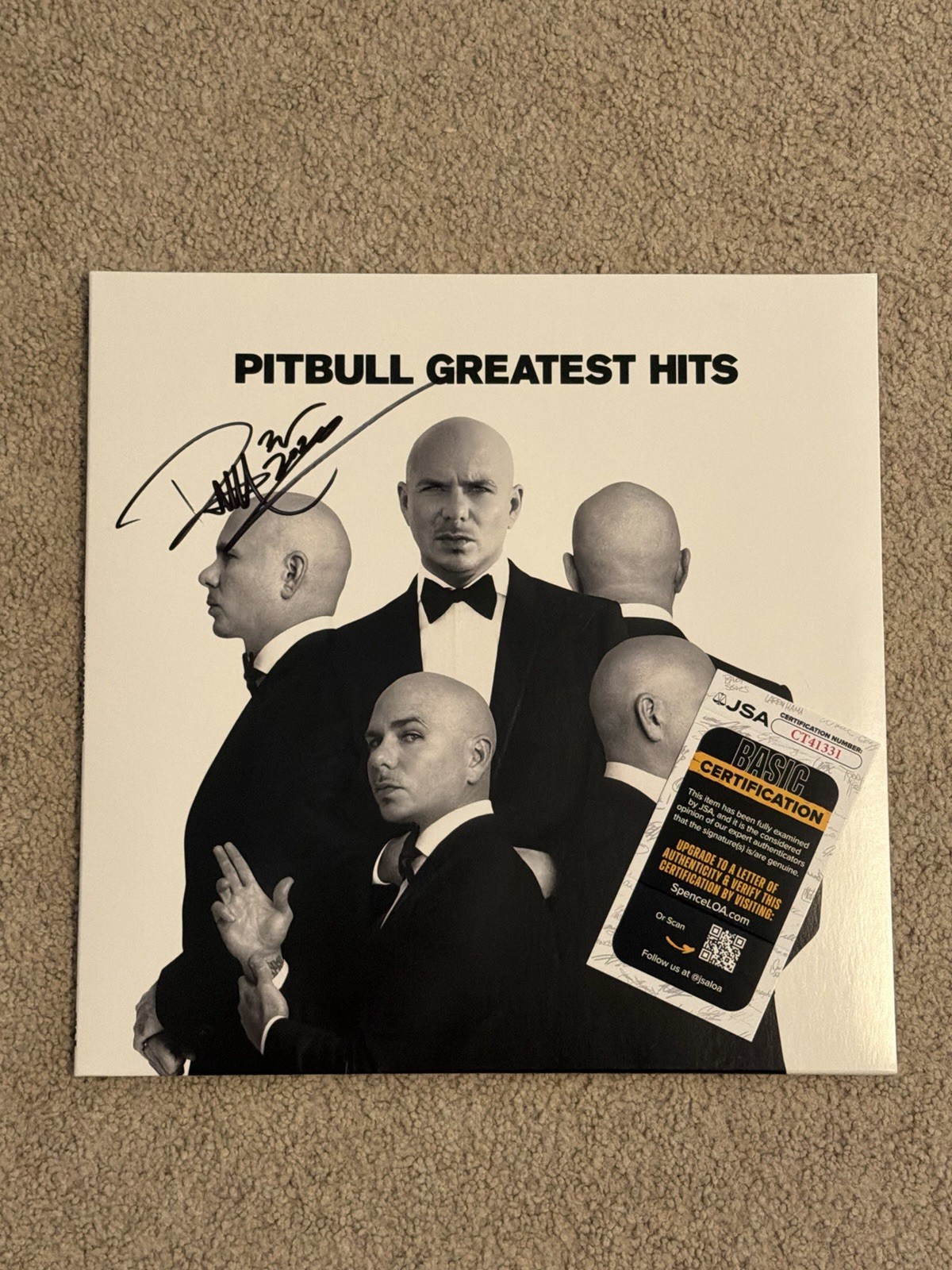 PITBULL HAND SIGNED AUTOGRAPHED \ PITBULL HAND SIGNED AUTOGRAPHED \