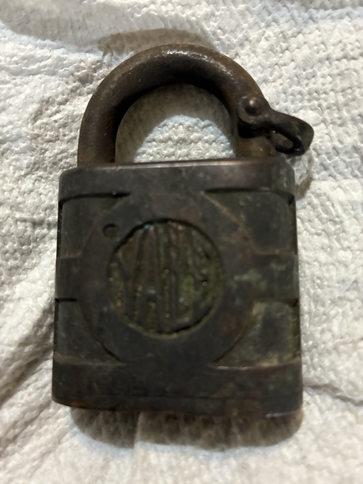 Vintage YALE & TOWNE MFG CO USA Brass Padlock Lock Rich Patina Heavy Duty NO KEY Vintage YALE & TOWNE MFG CO USA Brass Padlock Lock Rich Patina Heavy Duty NO KEY