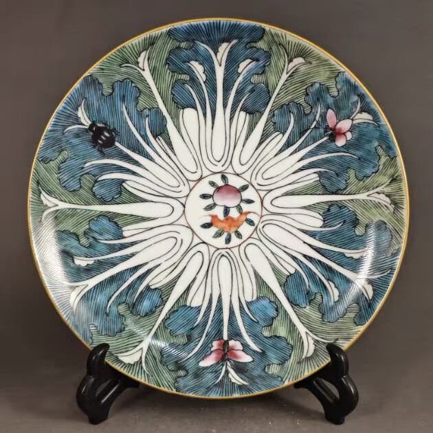 Chinese Qing Qianlong Famille Rose Porcelain Cabbage Peach Design Plate 7.8 inch Chinese Qing Qianlong Famille Rose Porcelain Cabbage Peach Design Plate 7.8 inch