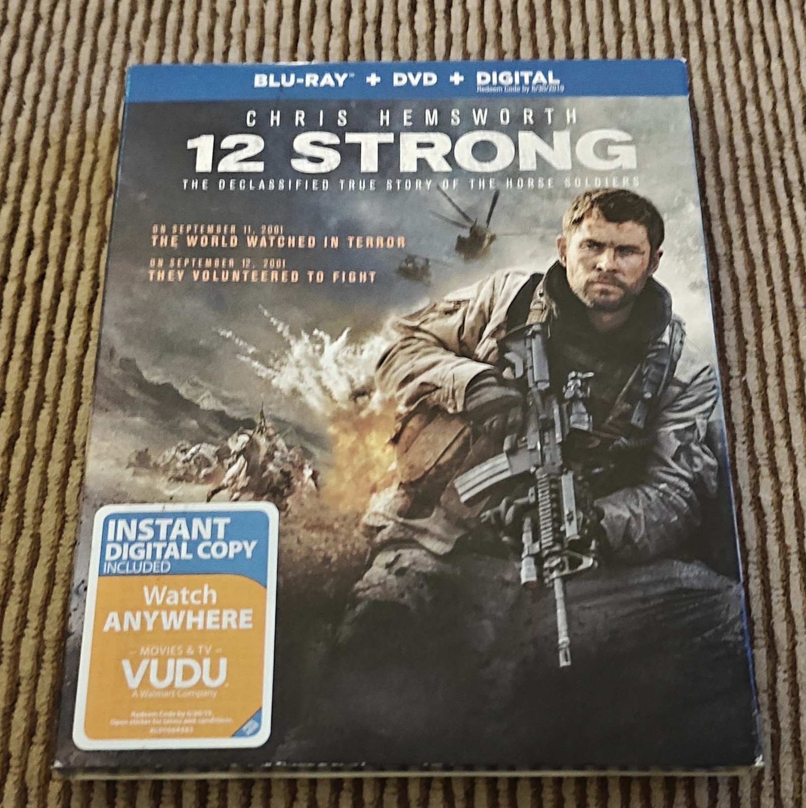 Warner Bros. 12 Strong Blu-ray+DVD+Digital R 2018 130m Hemsworth Fuglsig Warner Bros. 12 Strong Blu-ray+DVD+Digital R 2018 130m Hemsworth Fuglsig
