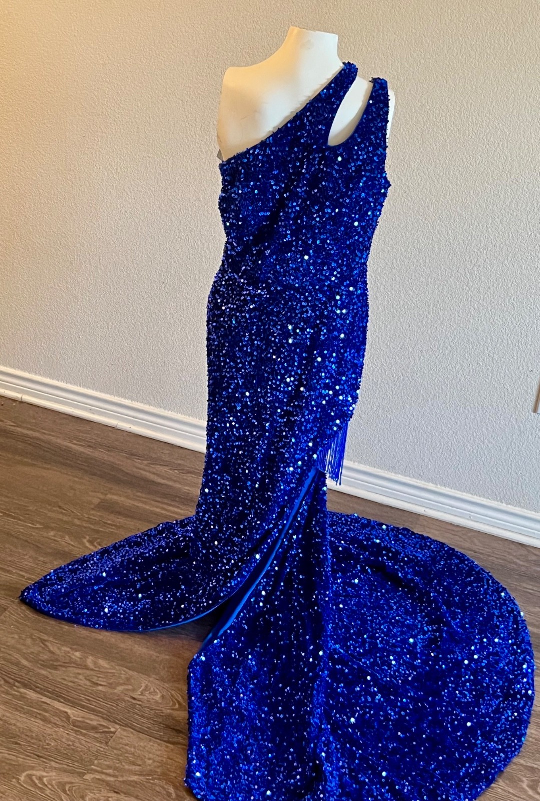 Gorgeous Blue Sequin Gown Dress Alyce Paris Size 12 Gorgeous Blue Sequin Gown Dress Alyce Paris Size 12