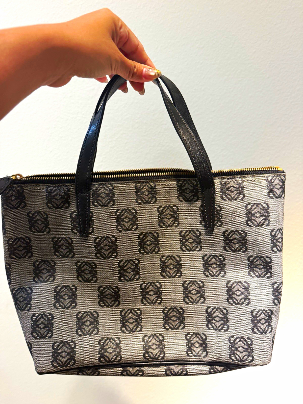 Loewe Logo Pattern Zip-Top Tote Beige/Black Gold Hardware Double Handles Loewe Logo Pattern Zip-Top Tote Beige/Black Gold Hardware Double Handles