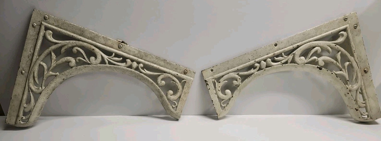 Antique Matching Pair Victorian-Style Cast Iron Architectural Brackets SD-95/96