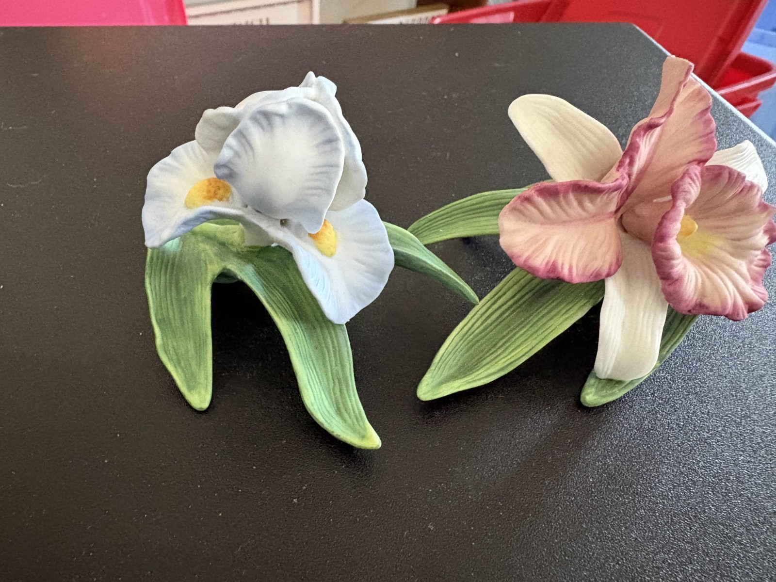 Vintage Style Ceramic Flower Figurine Pastel Floral Table Shelf Decor Vintage Style Ceramic Flower Figurine Pastel Floral Table Shelf Decor