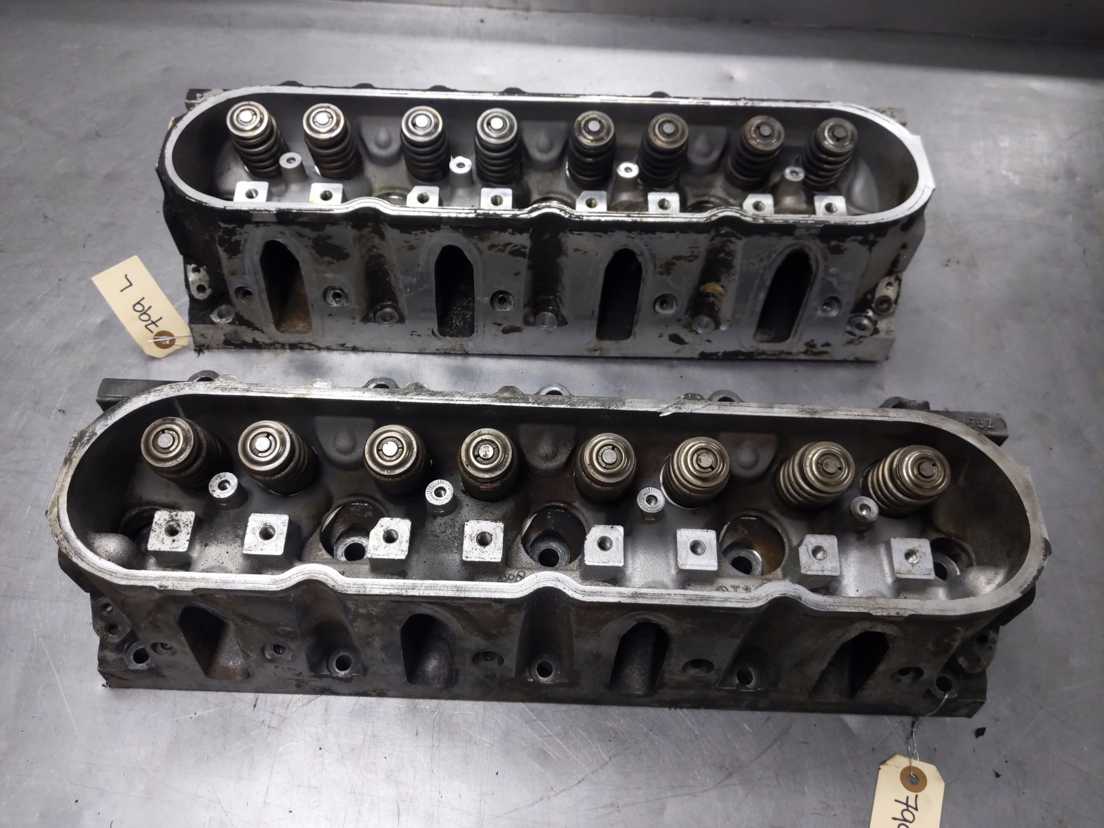 Pair of Cylinder Heads For 07-14 GMC Yukon  5.3 799 4wd