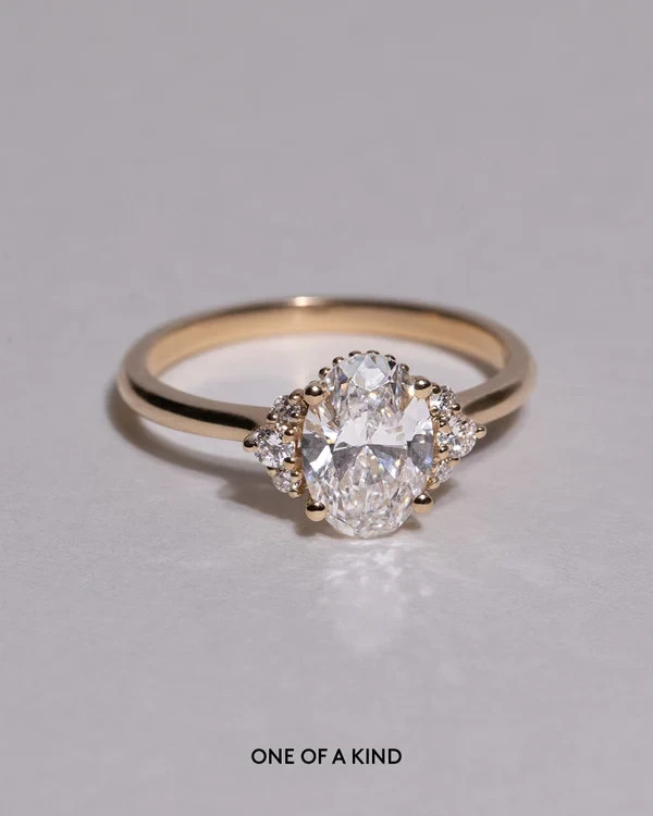 9K Yellow Gold 1ct Oval Lab Grown Diamond Engagement Ring with VVS-VS F-G