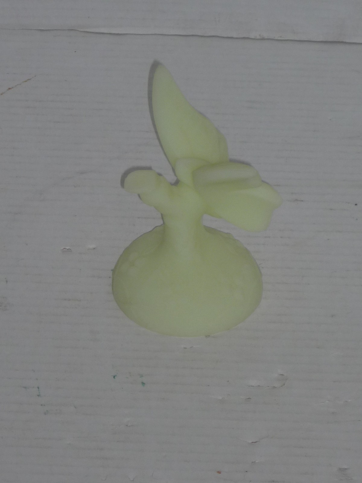 VINTAGE FENTON SATIN GREEN GLOW URANIUM GLASS BUTTERFLY ON PERCH PLEASE READ VINTAGE FENTON SATIN GREEN GLOW URANIUM GLASS BUTTERFLY ON PERCH PLEASE READ