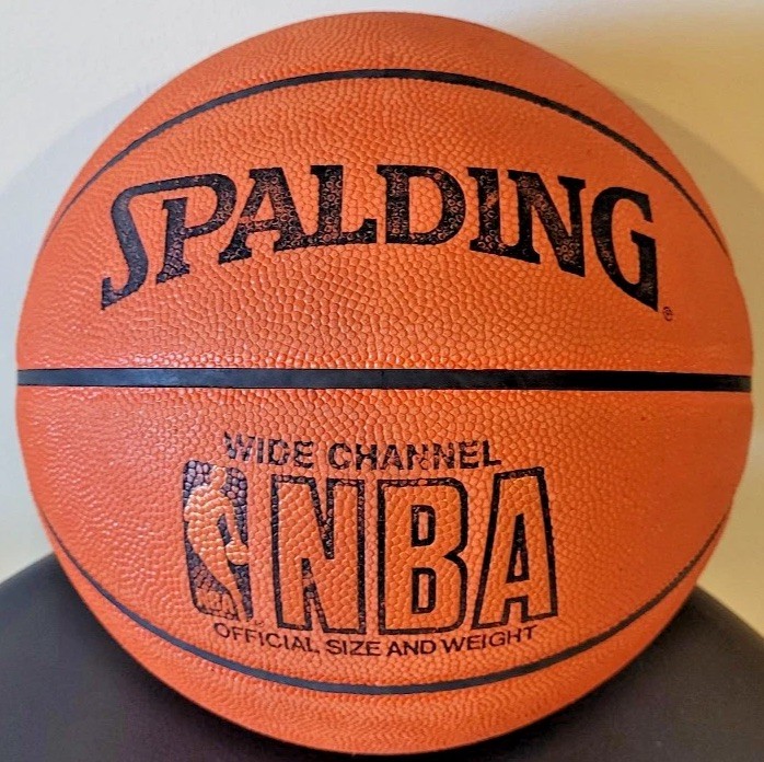 Vintage 1990s Spalding NBA Wide Channel Indoor / Outdoor Basketball 29.5\ Vintage 1990s Spalding NBA Wide Channel Indoor / Outdoor Basketball 29.5\