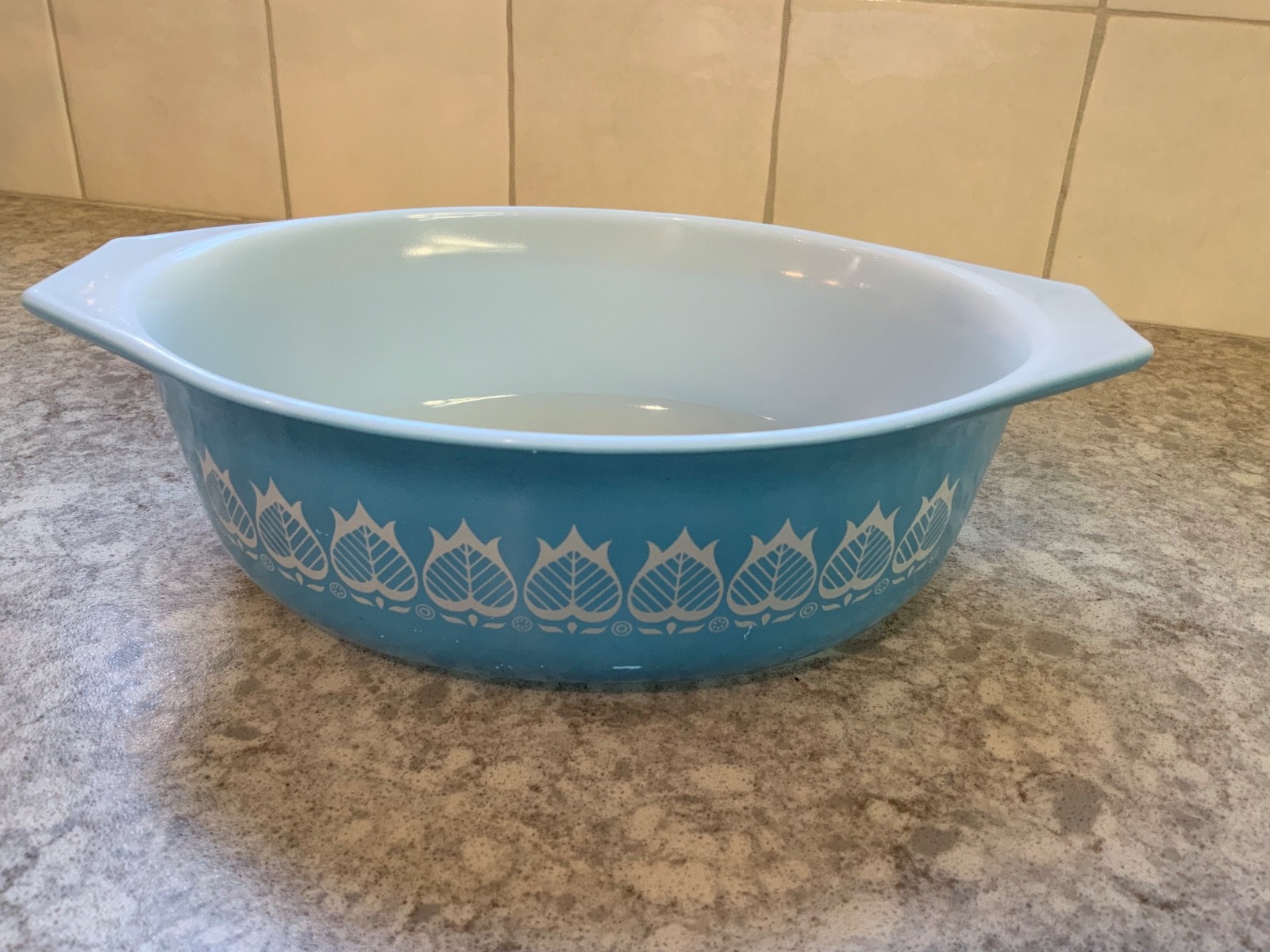 Vintage Pyrex Blue Tulip 1.5 Quart Oval Casserole Dish With Lid Vintage Pyrex Blue Tulip 1.5 Quart Oval Casserole Dish With Lid