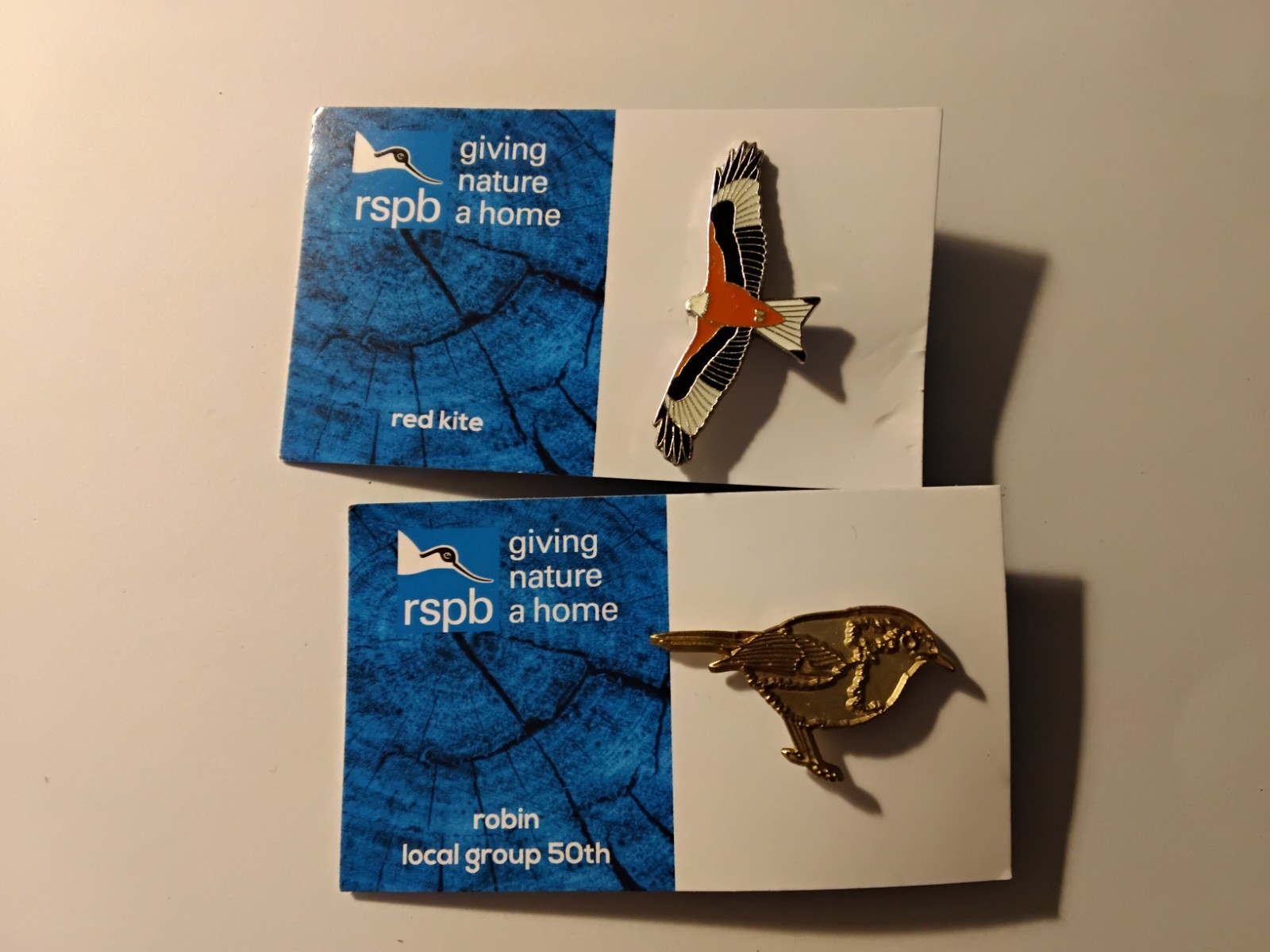 RSPB Pin Badges Red kite Robin local group Let nature sing RSPB Pin Badges Red kite Robin local group Let nature sing