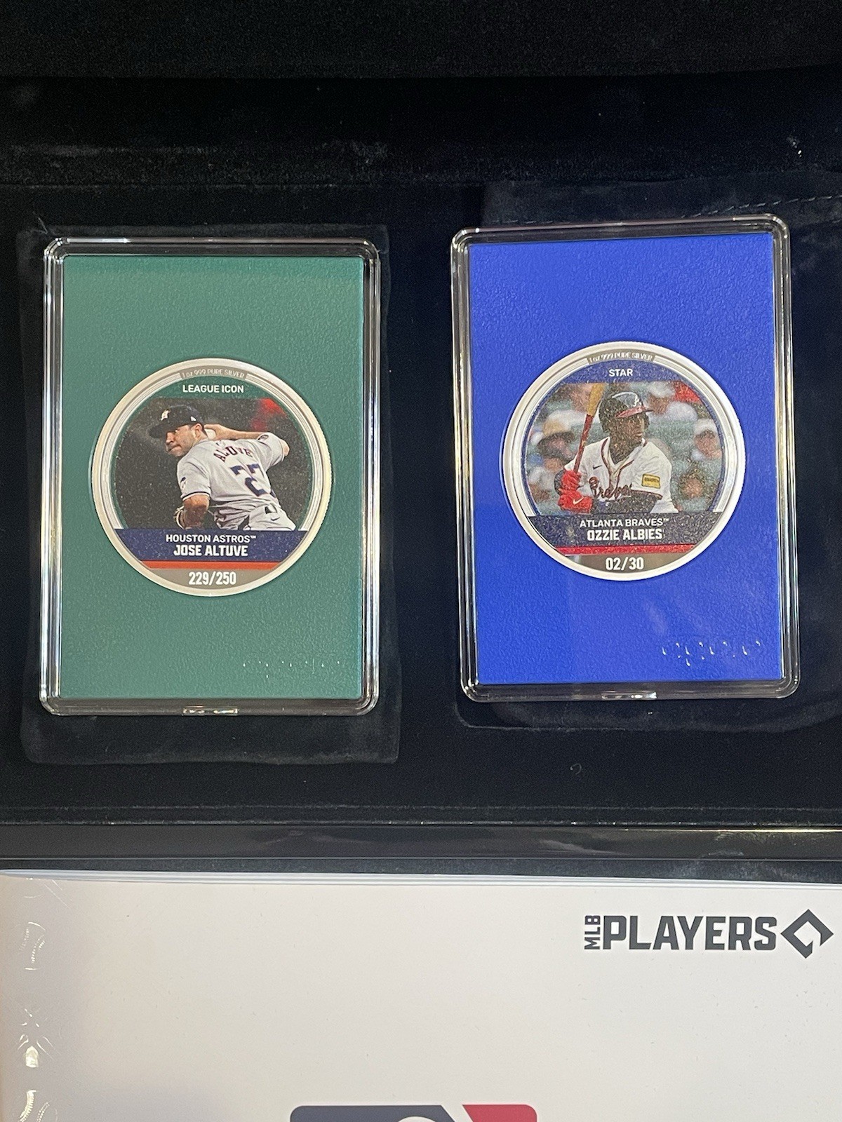 2025 Agoro MLB - Ozzie Albies 02/30 Blue core included- 2x 1oz fine silver Niue 2025 Agoro MLB - Ozzie Albies 02/30 Blue core included- 2x 1oz fine silver Niue