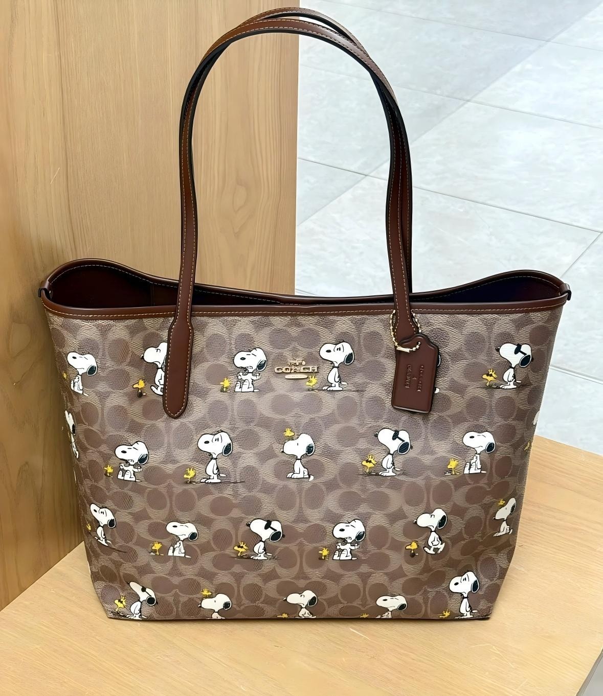 Coach x Peanuts CBJ89 City Tote Bag Signature Coated Canvas Snoopy Outlet ship Coach x Peanuts CBJ89 City Tote Bag Signature Coated Canvas Snoopy Outlet ship
