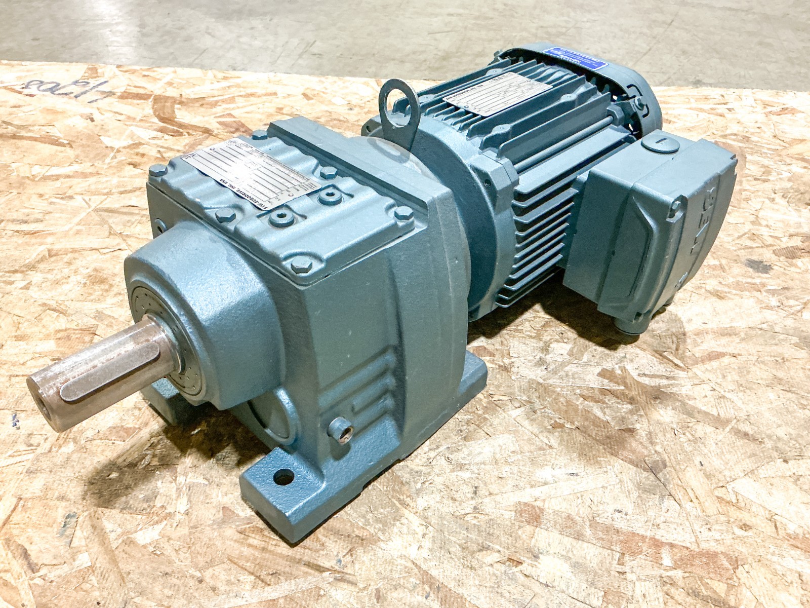 New Sew EuroDrive R57DRE90L4IS GearMotor 3PH 460 36RPM 48.23 Ratio - No Box