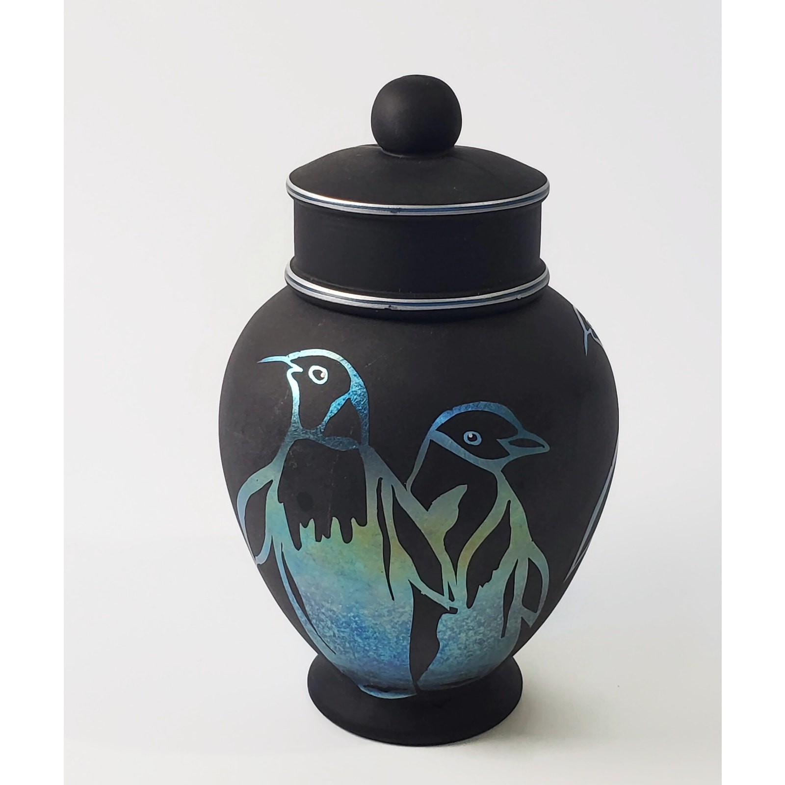 Fenton Connoisseur Collection Penguins Ebony Favrene Temple Ginger Jar 272/1500 Fenton Connoisseur Collection Penguins Ebony Favrene Temple Ginger Jar 272/1500