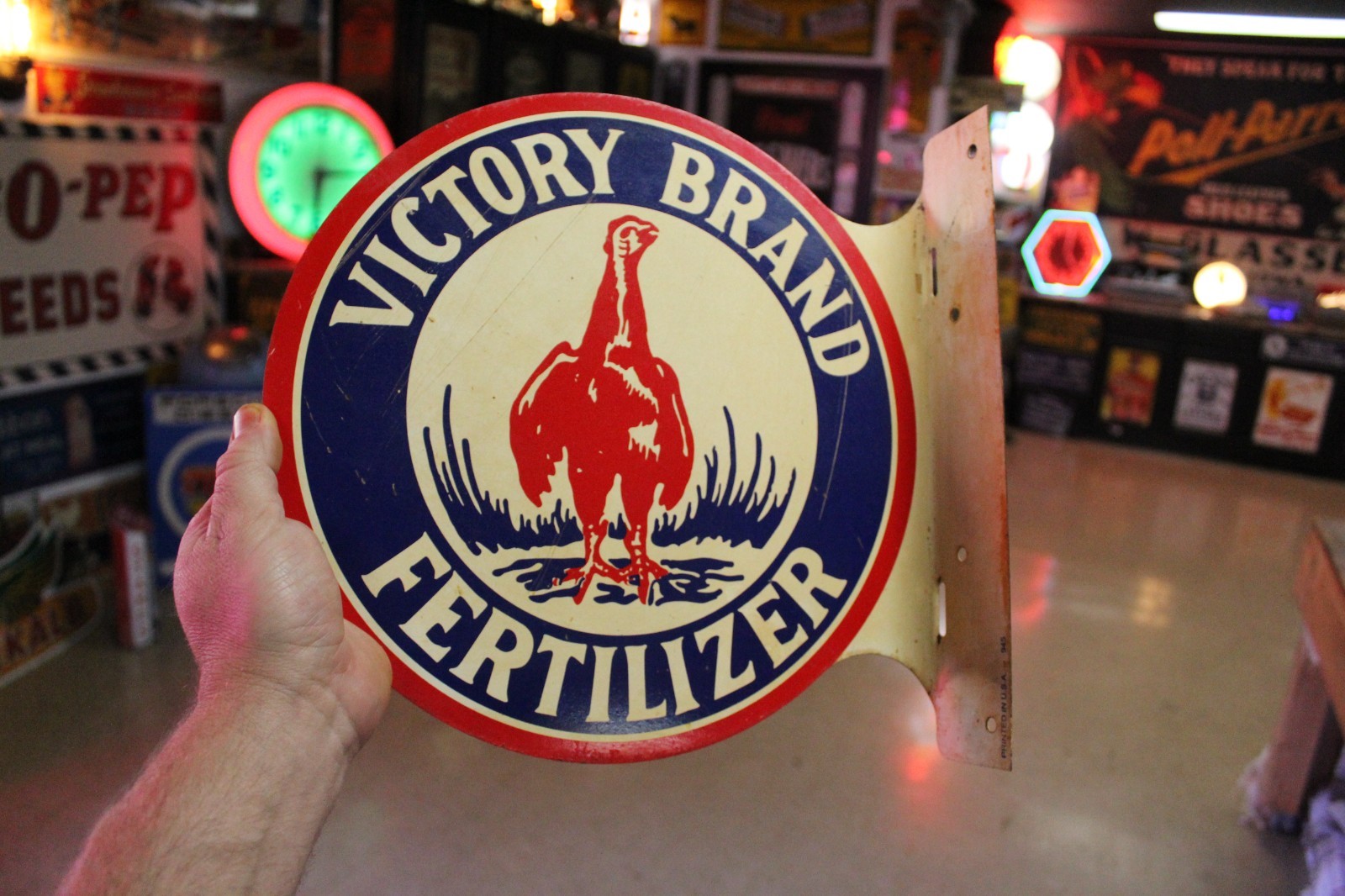 RARE 1940s VICTORY FERTILIZER  PAINTED METAL 2-SIDED FLANGE SIGN FARM FEED CORN