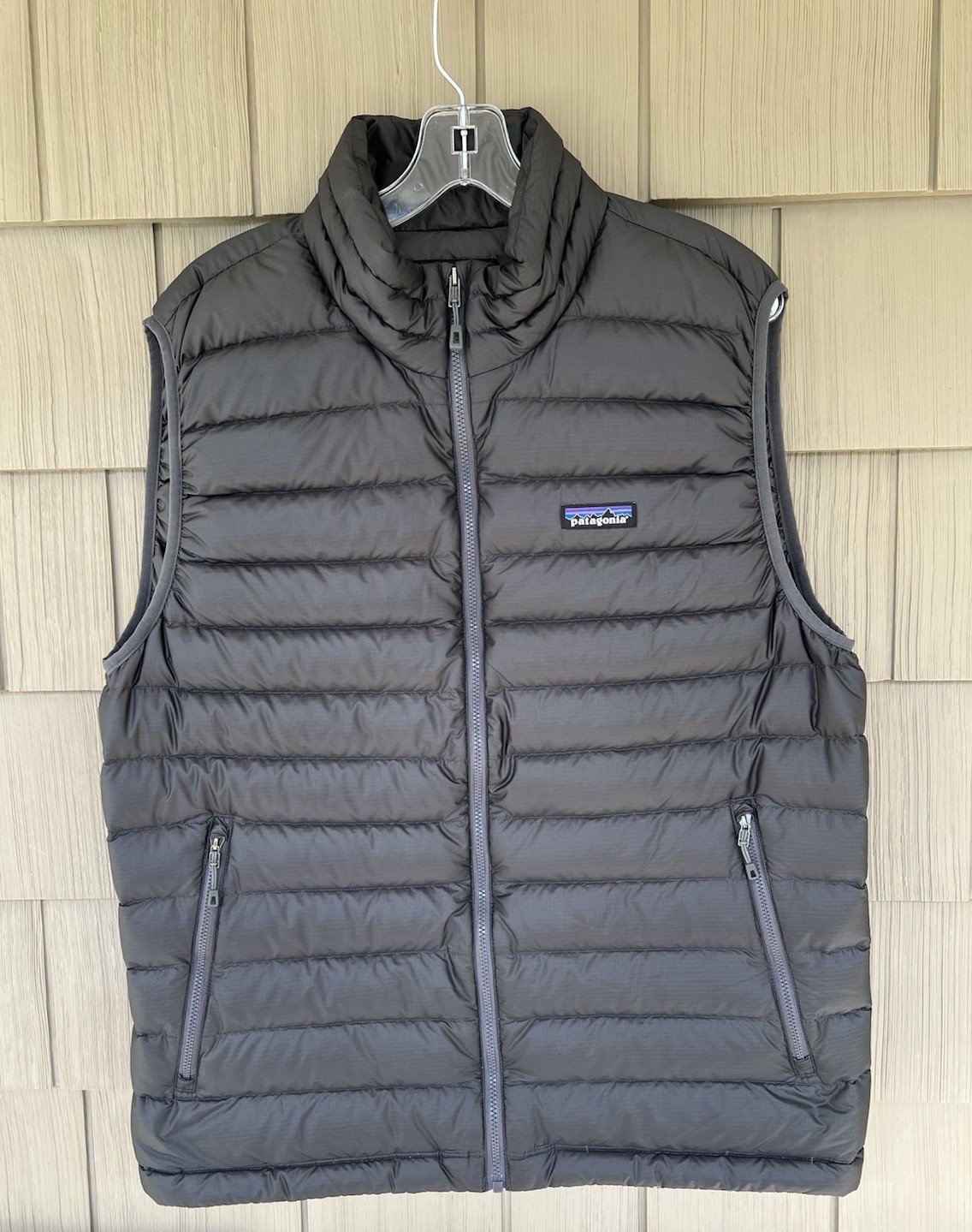 Men’s Patagonia Down Sweater Vest Black Puffer Lightweight Size LARGE