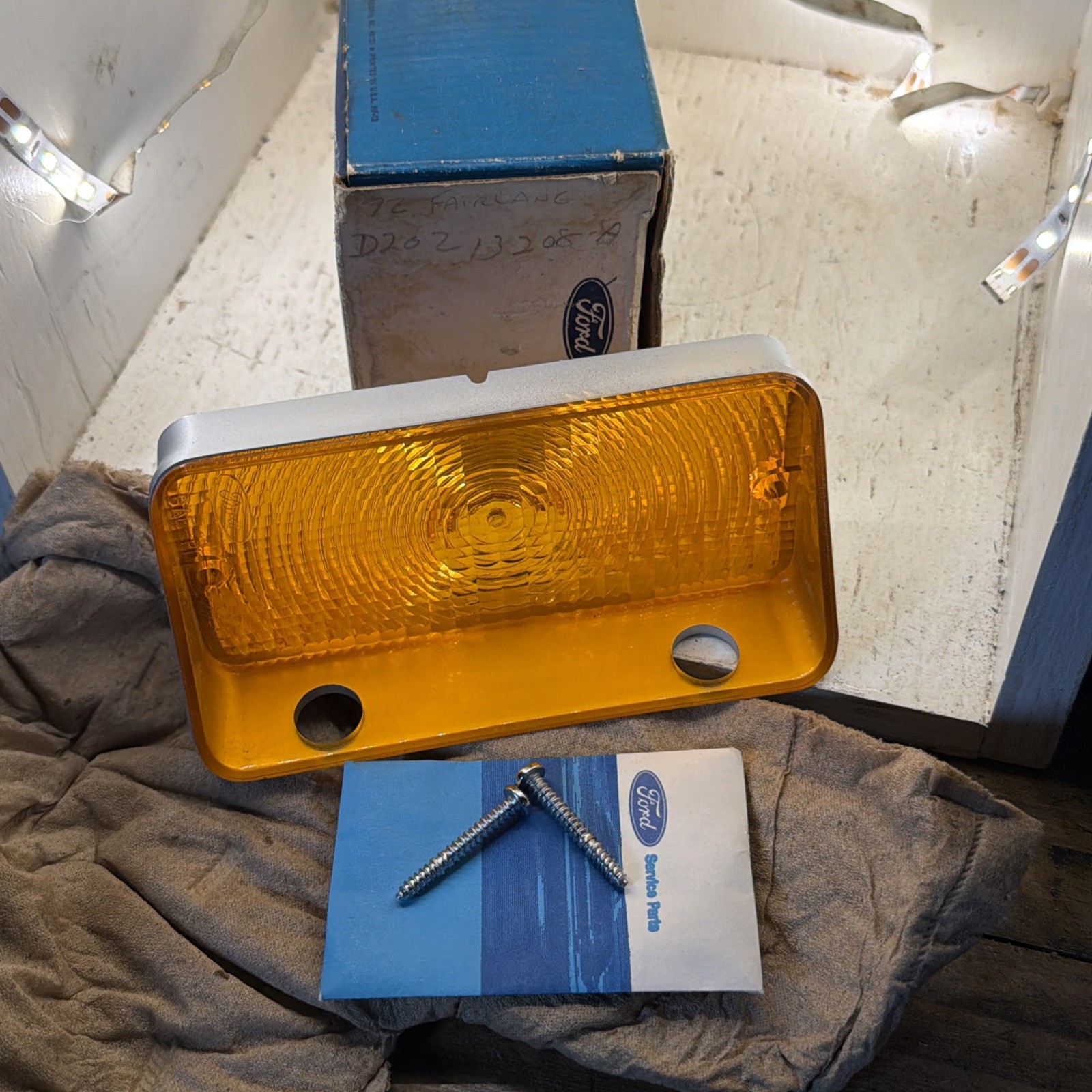 NOS OEM Ford D2OZ-13208-A RH Parking Light 1972 Torino Ranchero Gran Torino New NOS OEM Ford D2OZ-13208-A RH Parking Light 1972 Torino Ranchero Gran Torino New