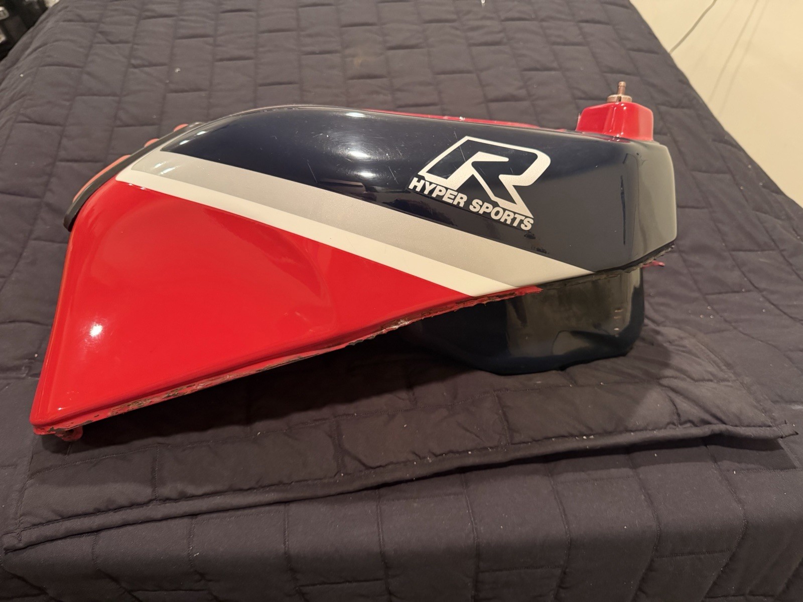85-87 Suzuki GSXR750 GR71 JDM Type Gas Tank Fuel Tank In Very Good Condition 85-87 Suzuki GSXR750 GR71 JDM Type Gas Tank Fuel Tank In Very Good Condition