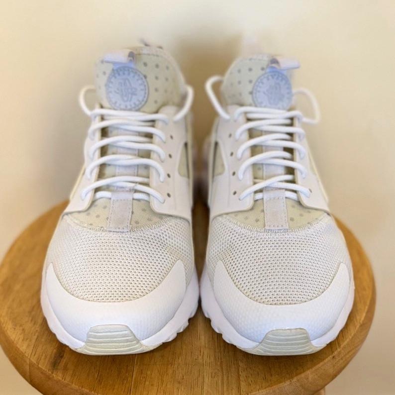 Nike Air Huarache Men’s White/Gray Low Top Lace-Up Sneaker Synthetic/Rubber