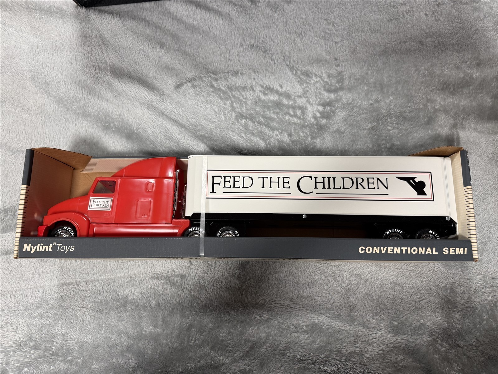 VINTAGE NYLINT FEED THE CHILDREN METAL TRAILER PLASTIC RED CAB SEMI TRUCK 23\ VINTAGE NYLINT FEED THE CHILDREN METAL TRAILER PLASTIC RED CAB SEMI TRUCK 23\