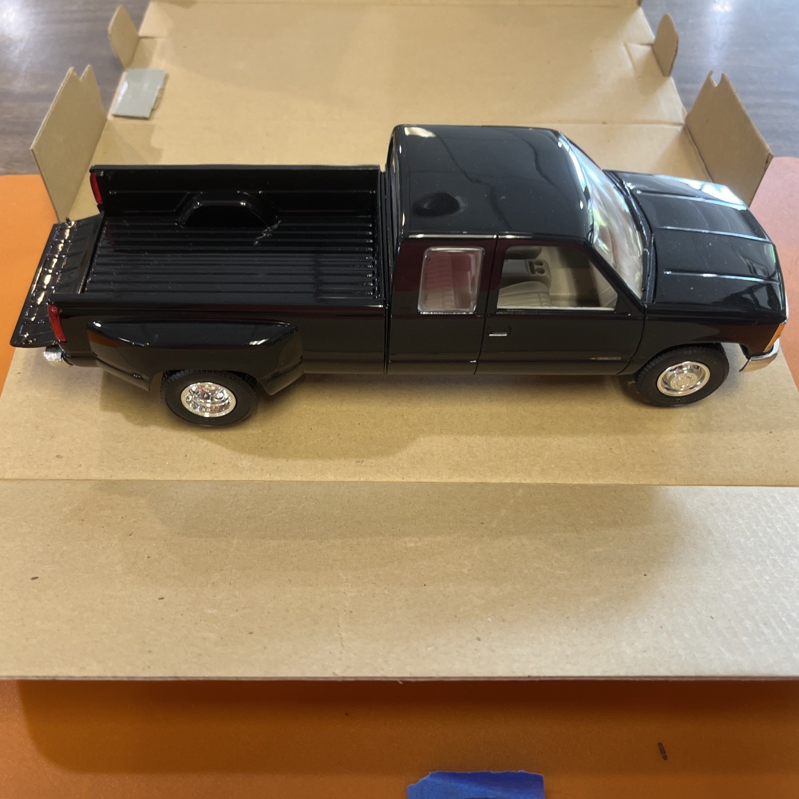 AMT Ertl 8653 1993 Chevrolet C-3500 Dual Rear Wheels Plastic Promo Car Black. AMT Ertl 8653 1993 Chevrolet C-3500 Dual Rear Wheels Plastic Promo Car Black.