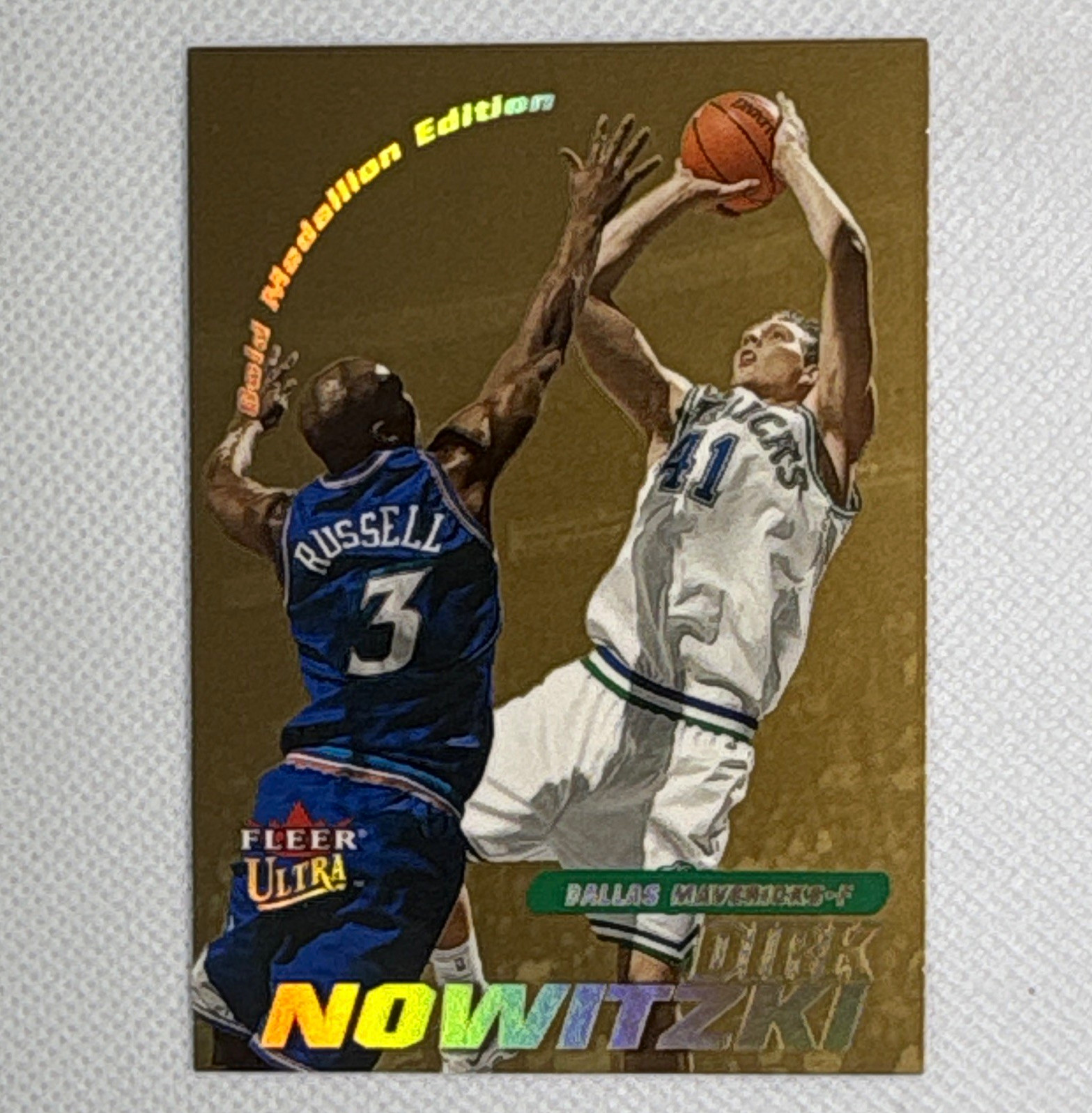 Fleer Ultra 2000-01 Dirk Nowitzki Dallas Mavericks Gold Medallion #38G
