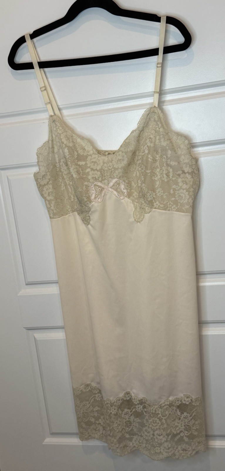 Vintage Van Raalte Full Slip Size 34 Cream Lace Nylon Pink Embroidered Bow Lace Vintage Van Raalte Full Slip Size 34 Cream Lace Nylon Pink Embroidered Bow Lace