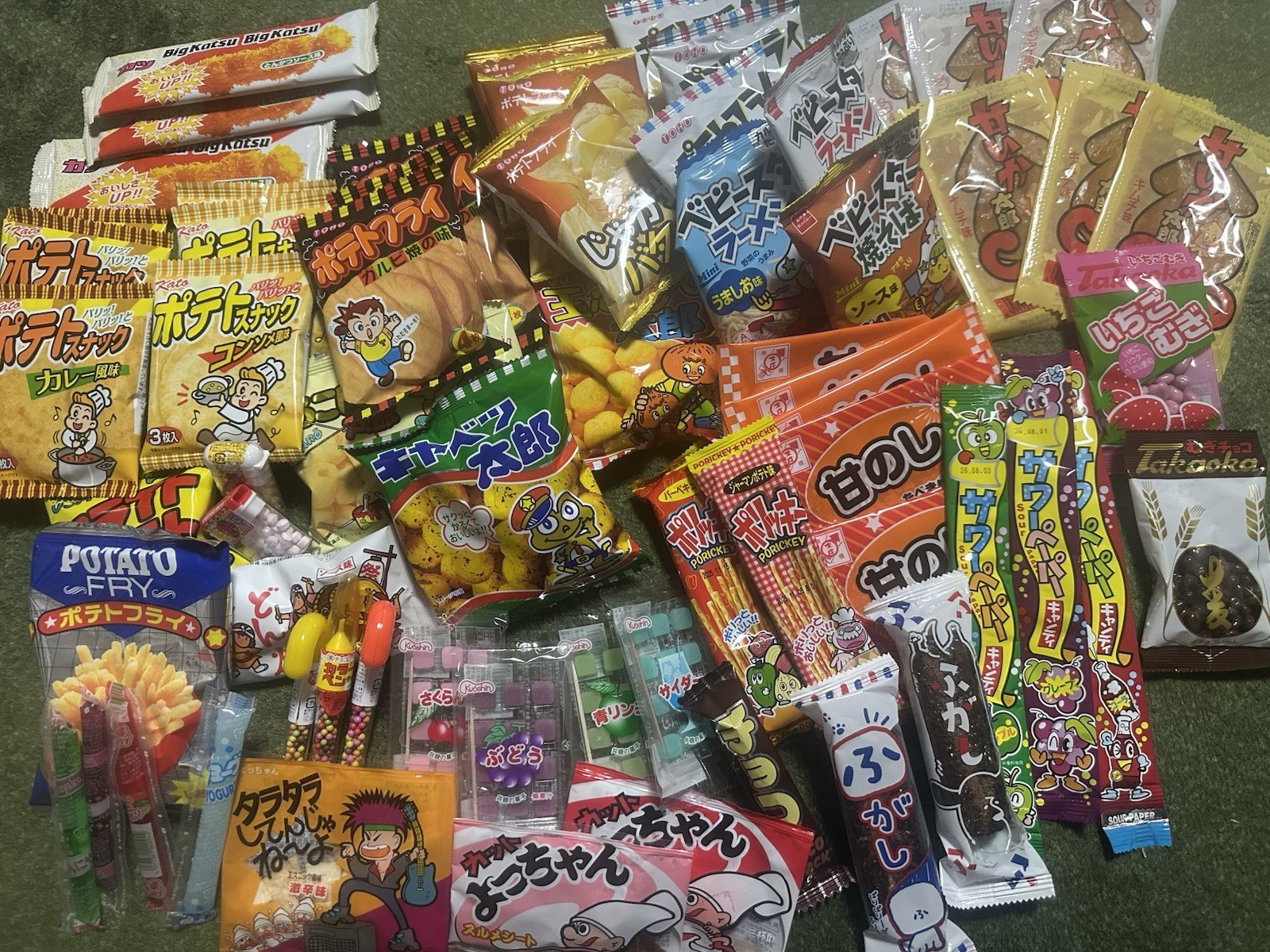 Massive Japanese Dagashi Snack Box – 400 Pieces of Candy, Chocolate & Treats