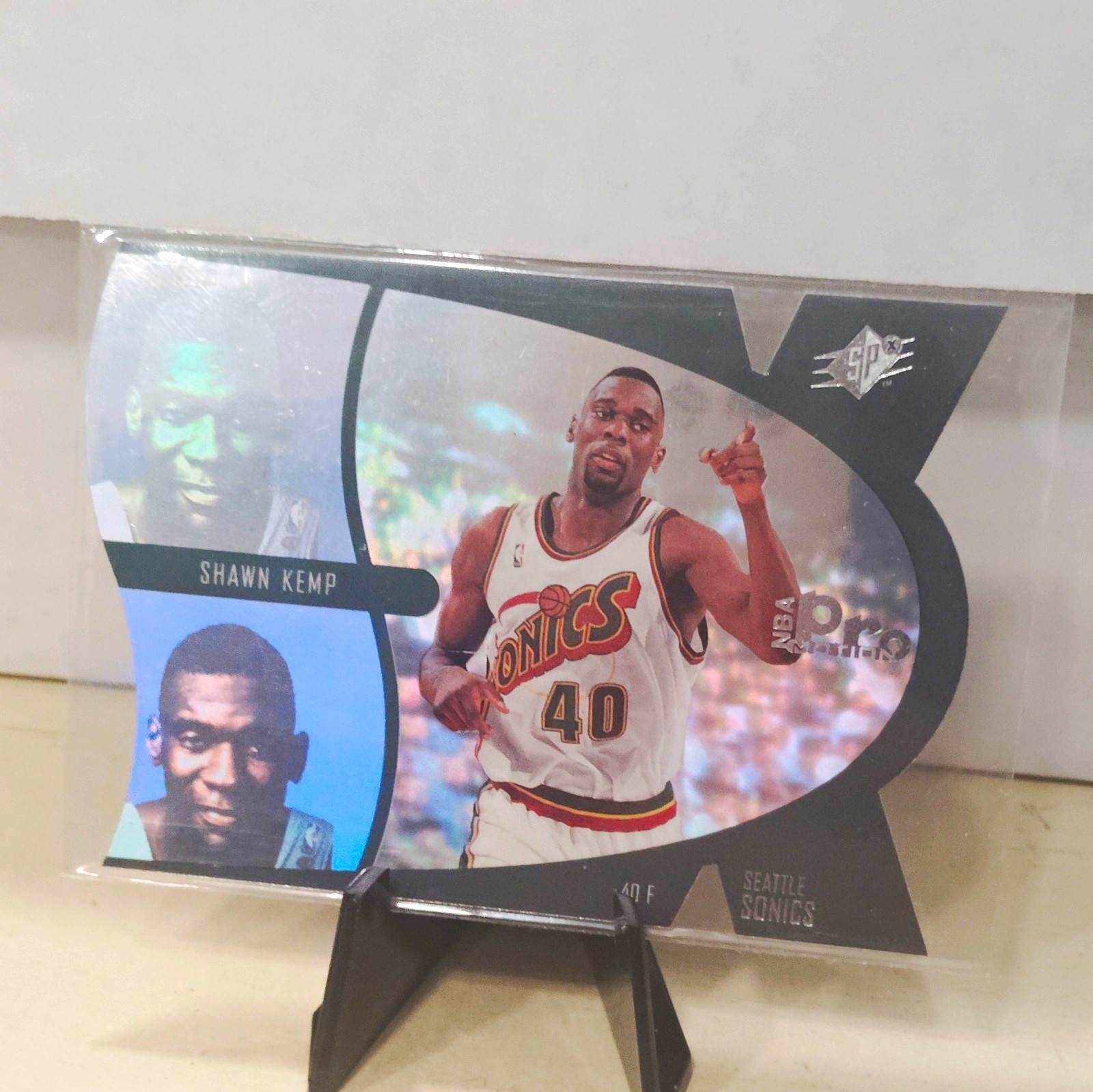 1997-98 Upper Deck SPx #4 Shawn Kemp NBA Pro Motion Hologram Die-Cut 1997-98 Upper Deck SPx #4 Shawn Kemp NBA Pro Motion Hologram Die-Cut