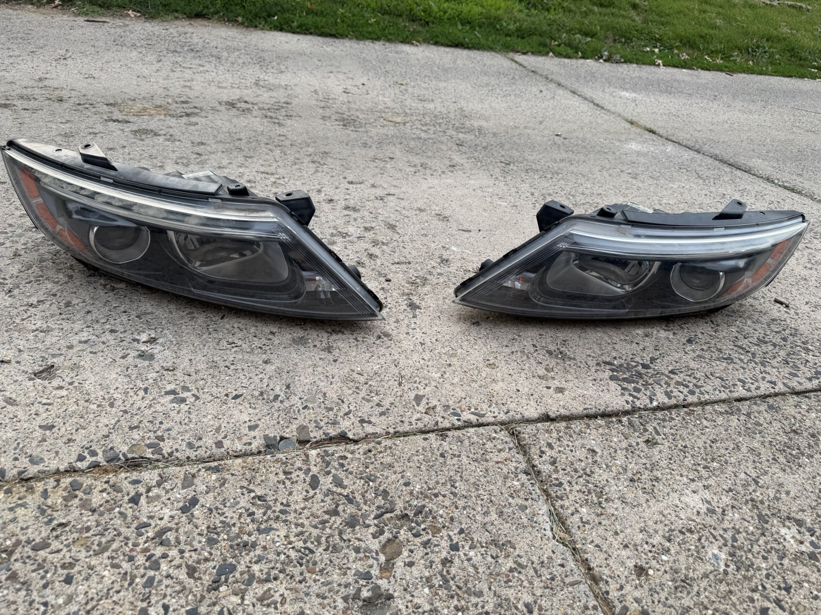 OEM 2011-2015 Kia Optima LED Headlight Set LH RH Left Right Pair Genuine OEM 2011-2015 Kia Optima LED Headlight Set LH RH Left Right Pair Genuine