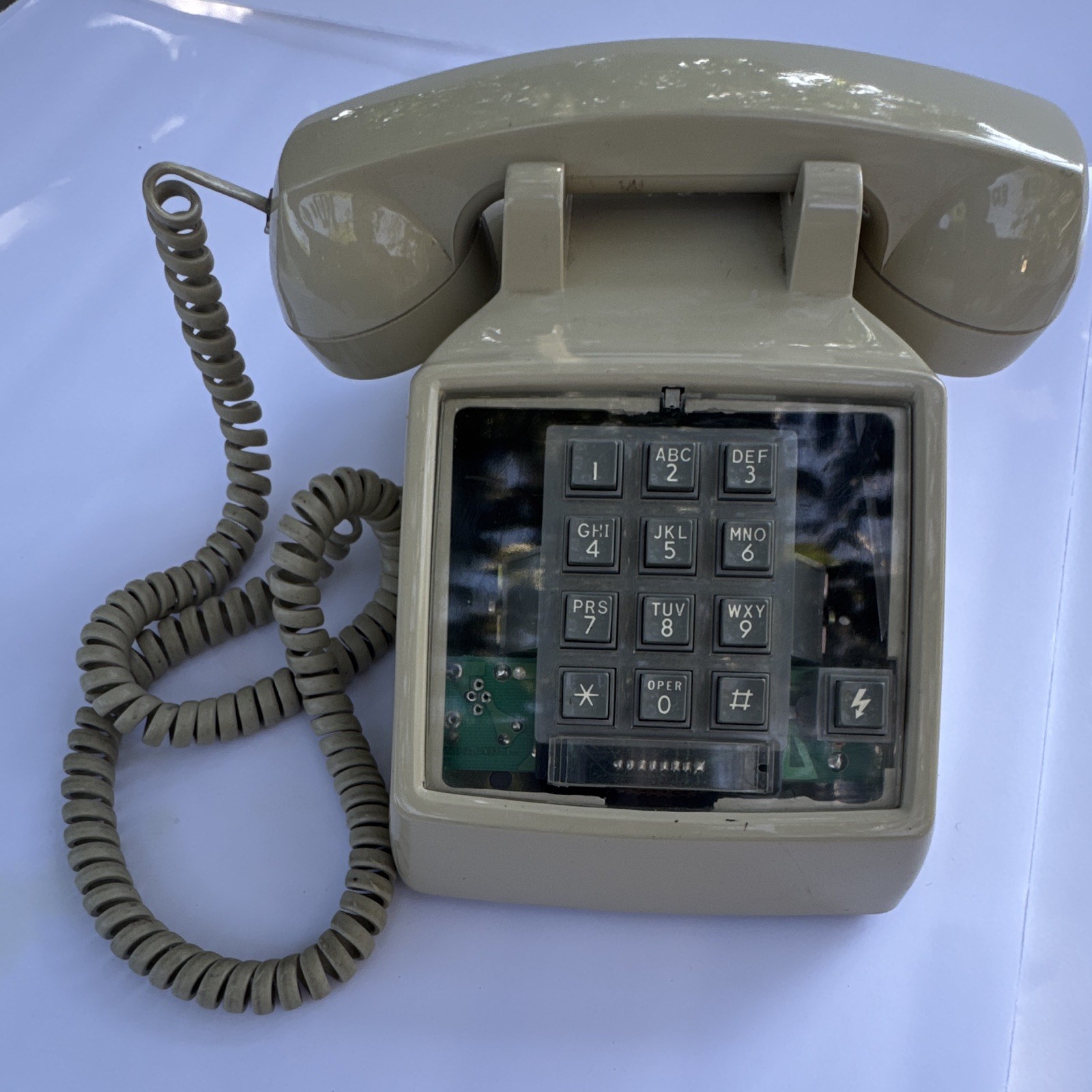 Vintage Premier 2500 Series Beige Push-button Desk Telephone Vintage Premier 2500 Series Beige Push-button Desk Telephone