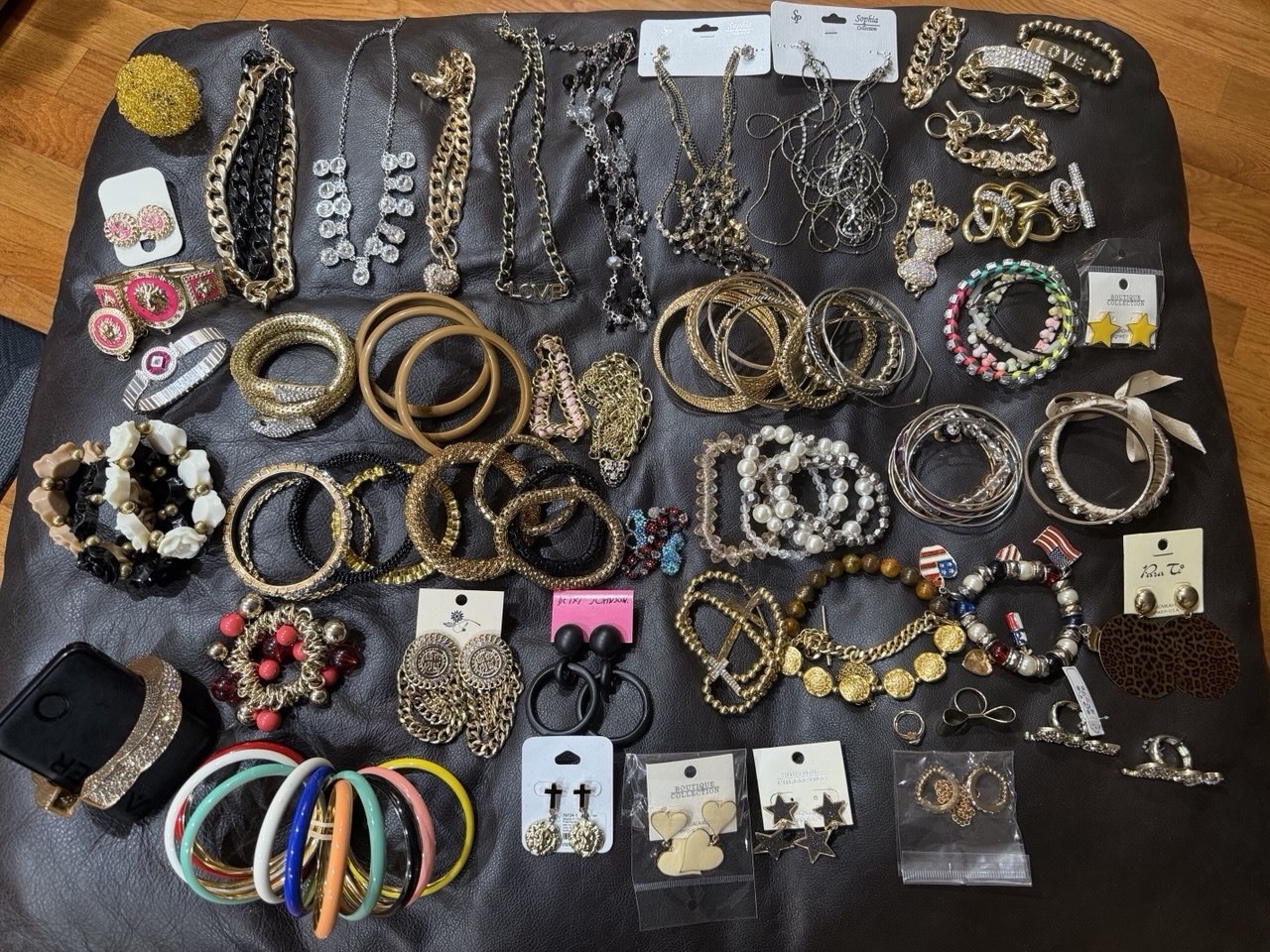 Large Fashion Jewelry Lot Necklaces Bracelets Earrings Mixed Bundle 60+ PCS