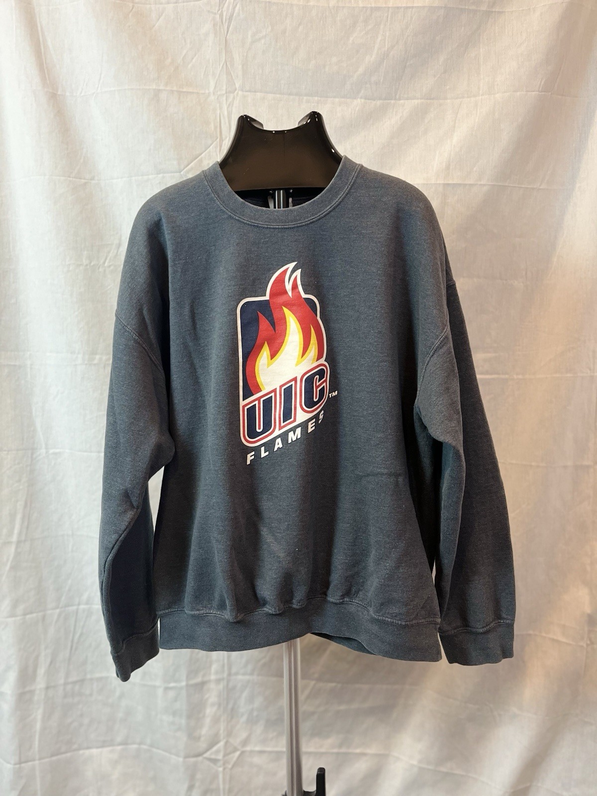 Vintage Men’s UIC University Gray Big Graphic Logo Crewneck Sweatshirt XL Vintage Men’s UIC University Gray Big Graphic Logo Crewneck Sweatshirt XL