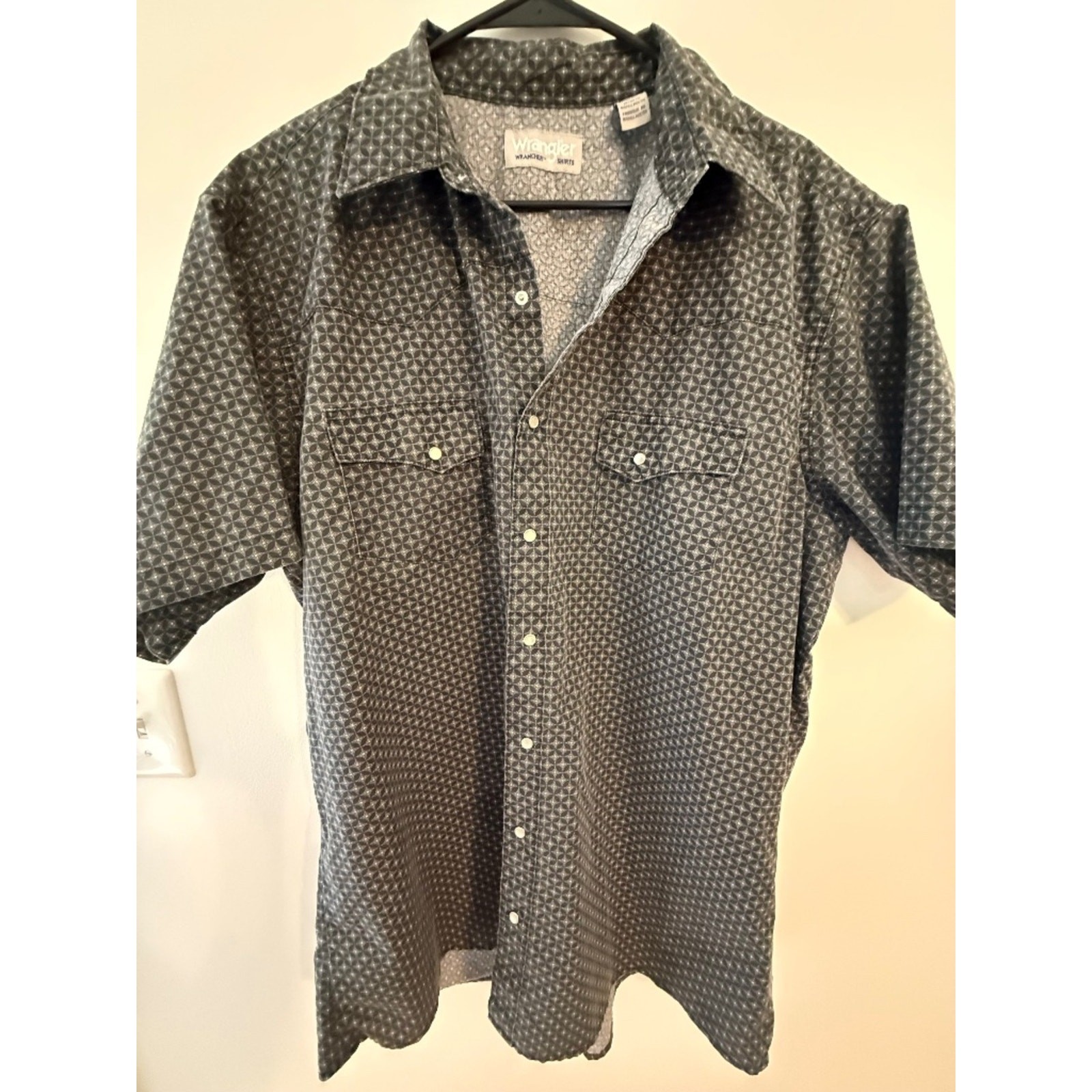 Wrangler Men’s XLT Tall Western Snap Shirt Black Gray Geometric Pearl Snap