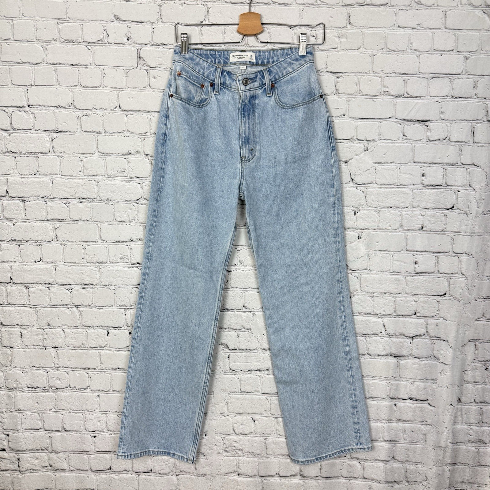 Abercrombie & Fitch 90s Relaxed High Rise Jeans Curve Love Size 26/2s Light Blue