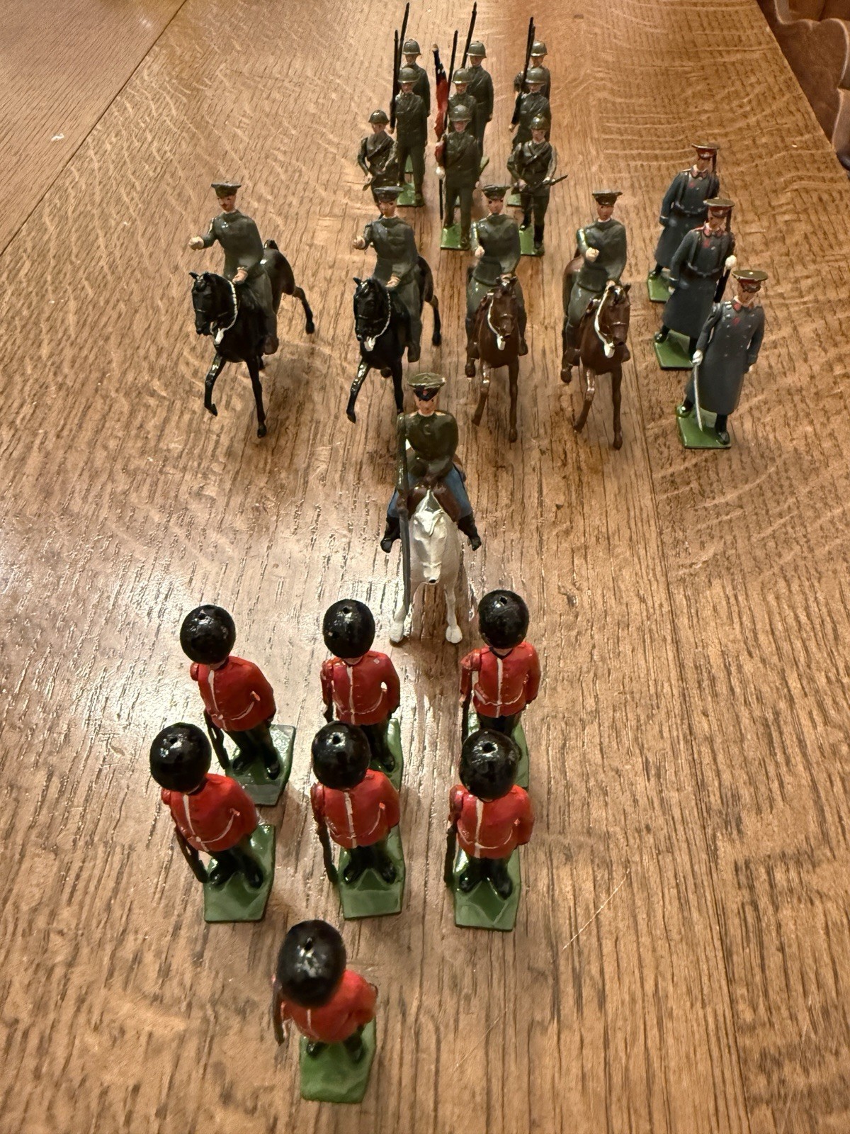 21 pcs. W. Britains Vintage Lead Toy soldiers. 4 different groups. All original 21 pcs. W. Britains Vintage Lead Toy soldiers. 4 different groups. All original