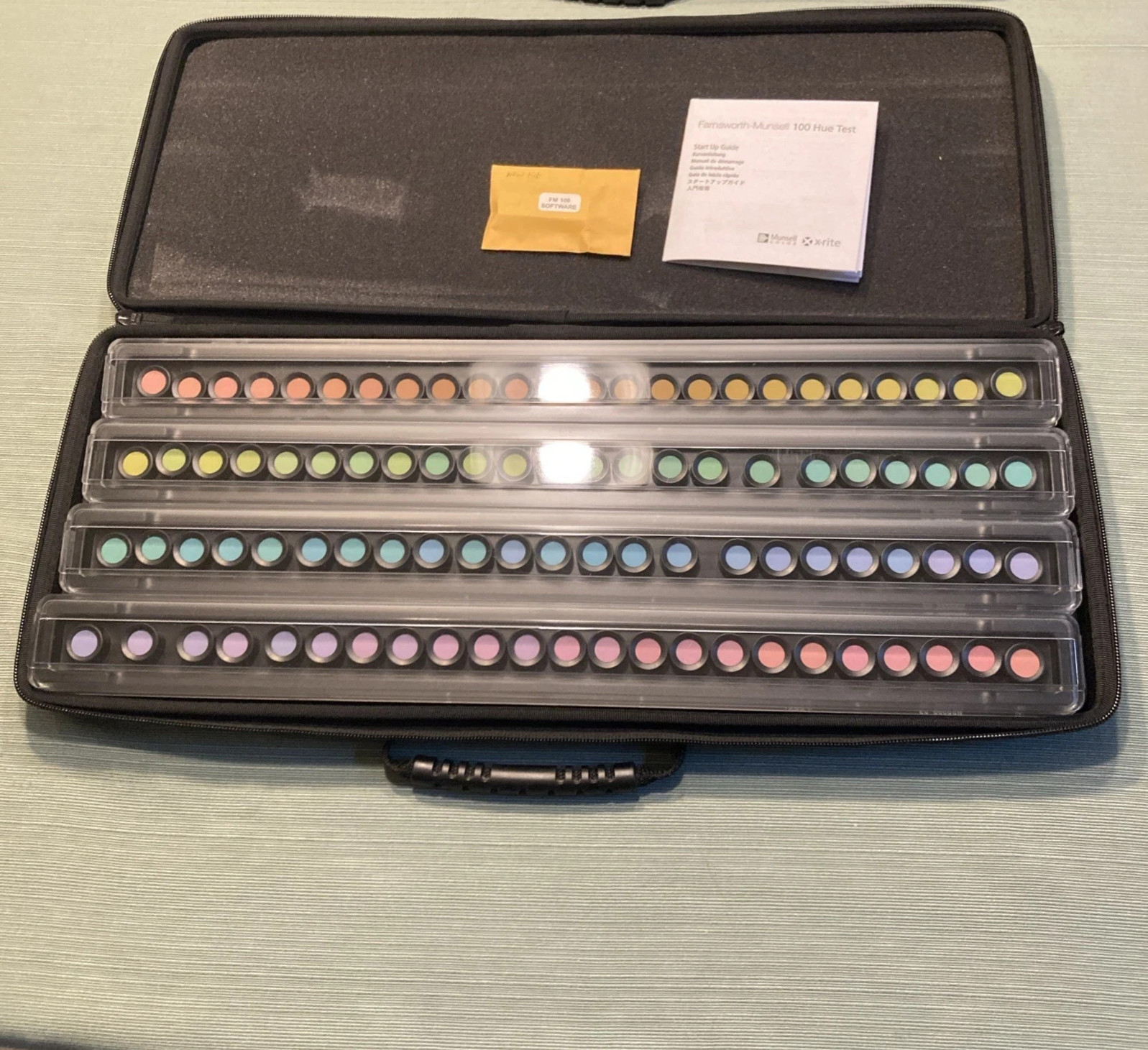 X-Rite M80000 (Macbeth) Farnsworth Munsell 100 Hue Test with software & Case NEW