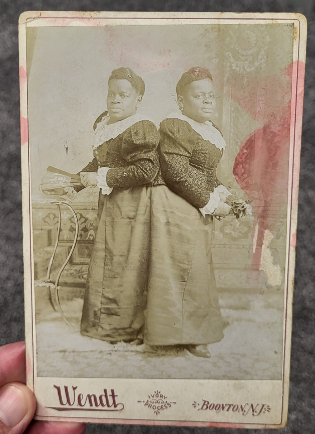 CIRCA 1870 OLD CABINET CARD MILLIE & CHRISTINE MCCOY TWO HEADED BARNUMS CIRCUS $