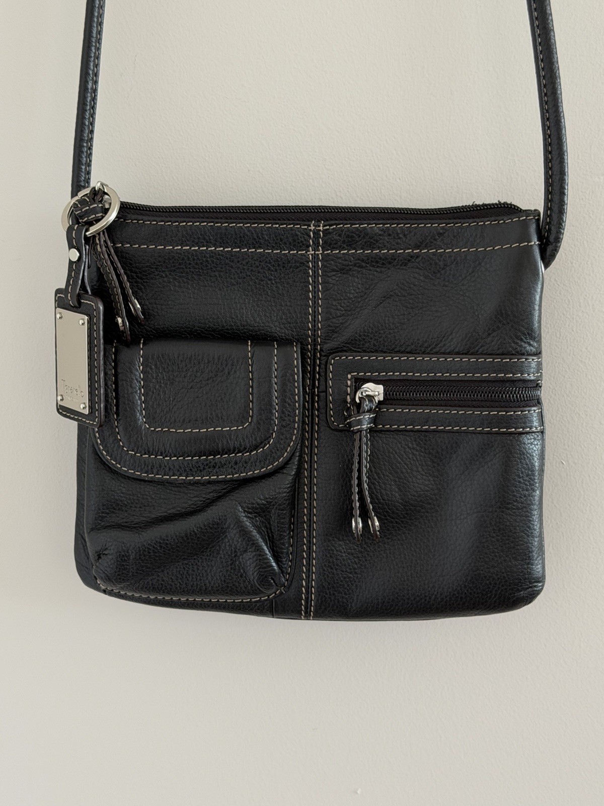 Tignanello Black Genuine Leather Crossbody Bag Organizer Travel Purse Pockets