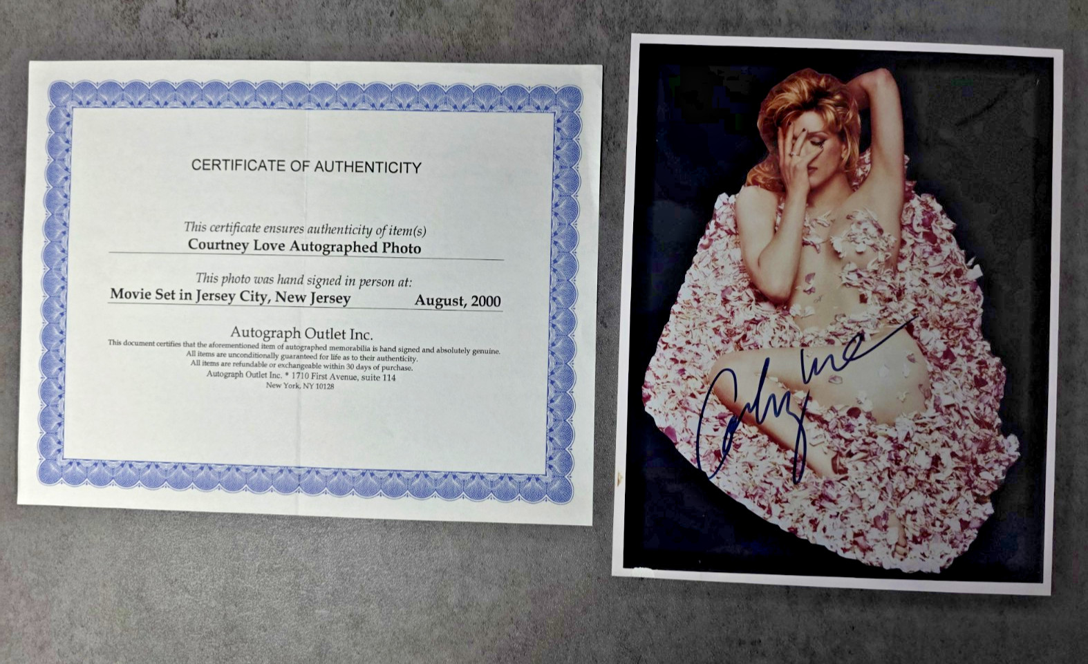 Autographed Courtney Love 8x10 Photograph – 1992 Alan Levenson Portrait With COA