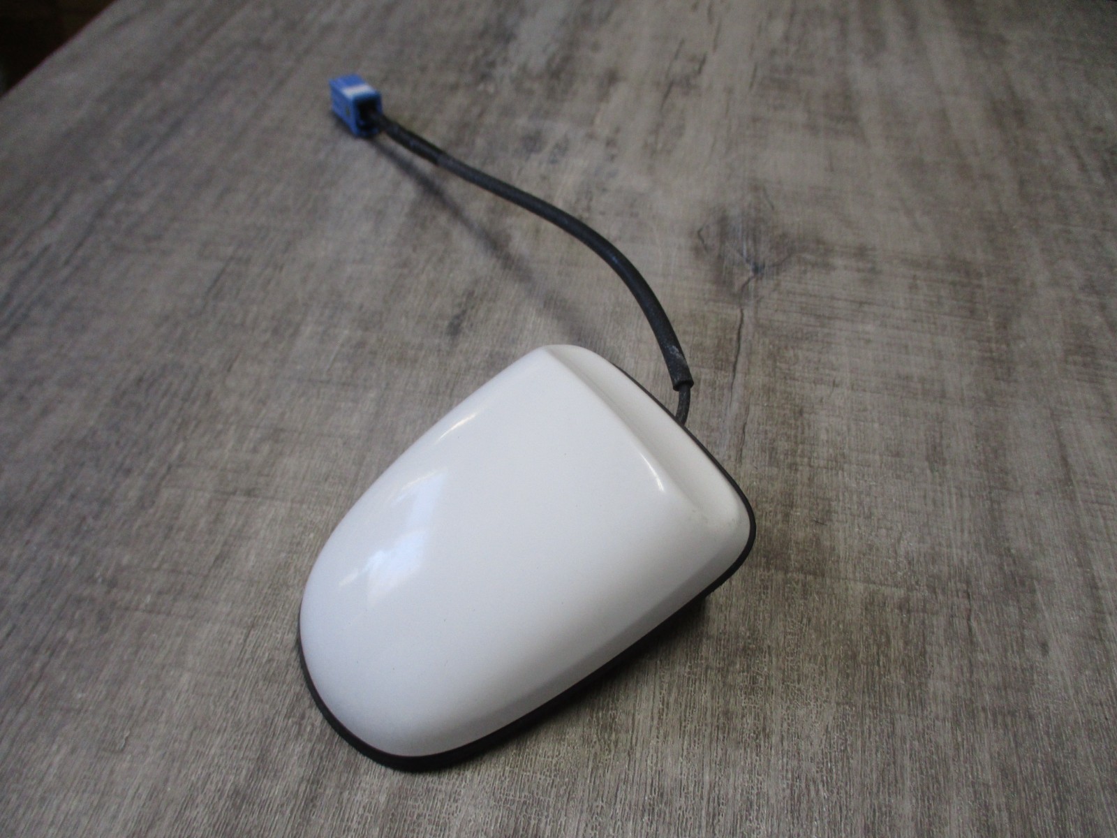 2009-2013 Toyota Corolla Roof Mounted Antenna 040 White OEM Used Clean CA Car 2009-2013 Toyota Corolla Roof Mounted Antenna 040 White OEM Used Clean CA Car