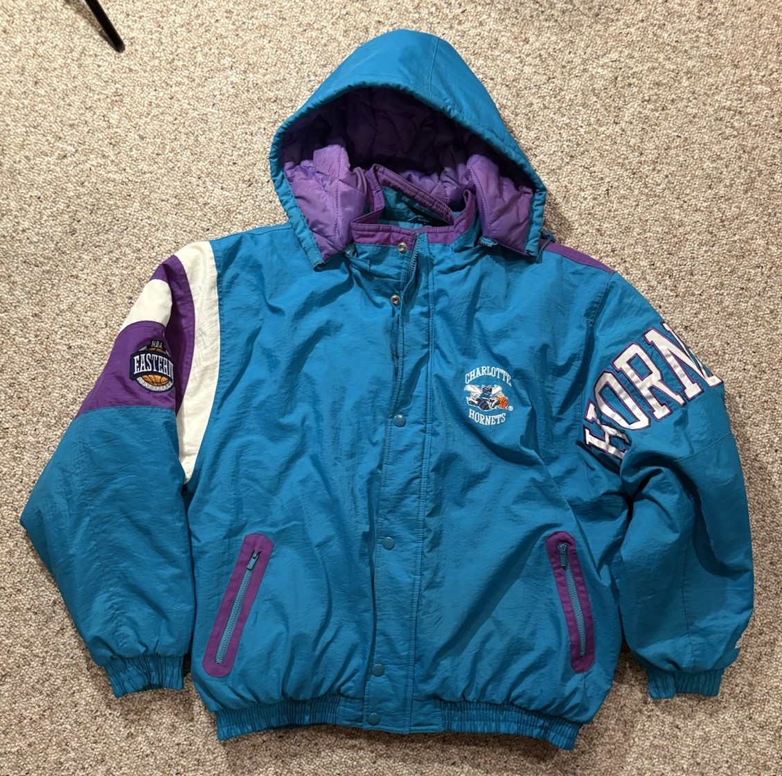 Vtg Starter Charlotte Hornets NBA Puffer Jacket. Size XL. Vtg Starter Charlotte Hornets NBA Puffer Jacket. Size XL.